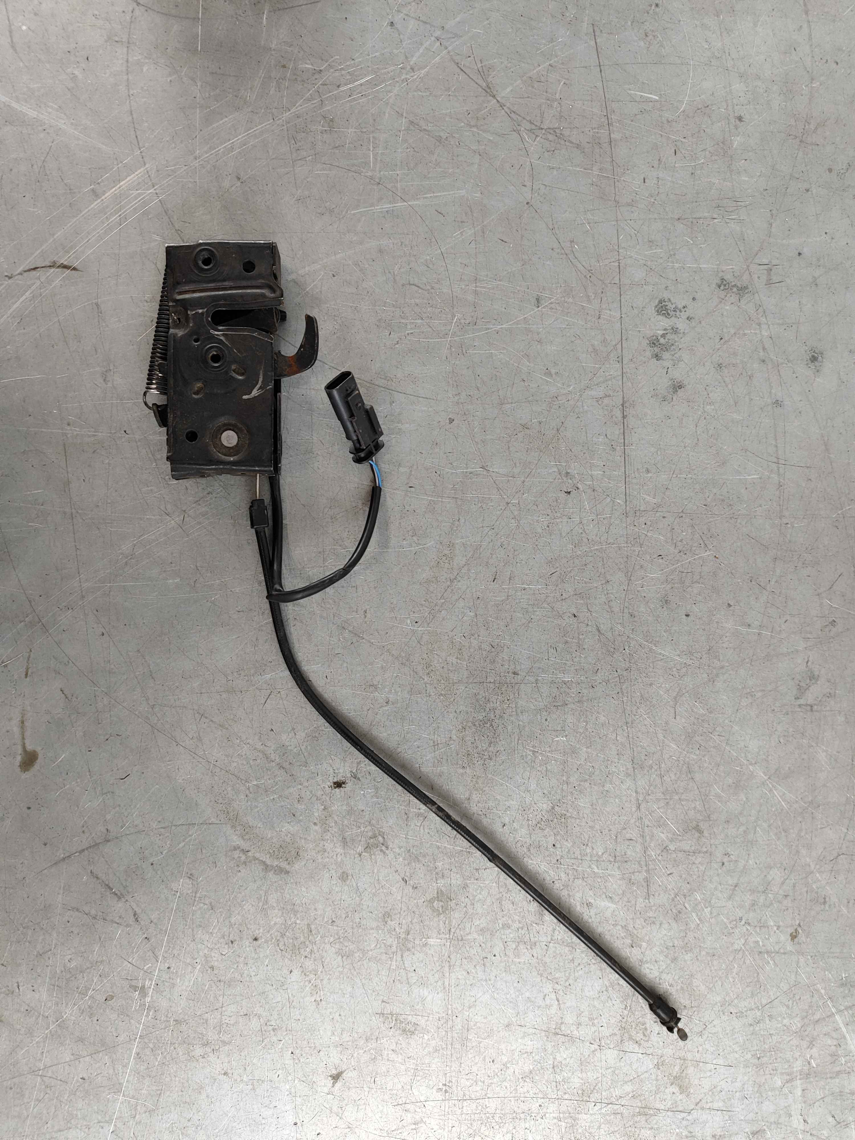 Bonnet lock, right