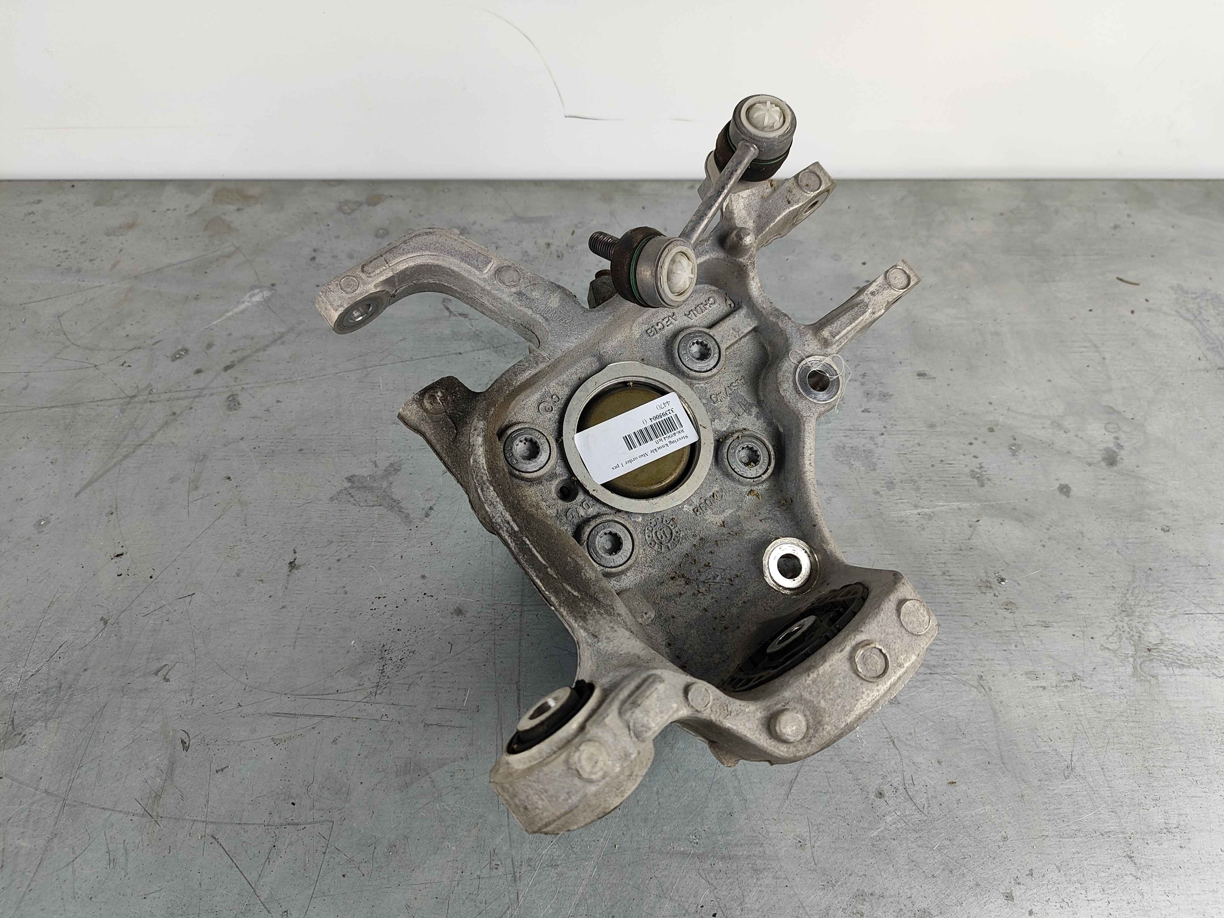 Steering knuckle Also order 1 pcs 30640964 left