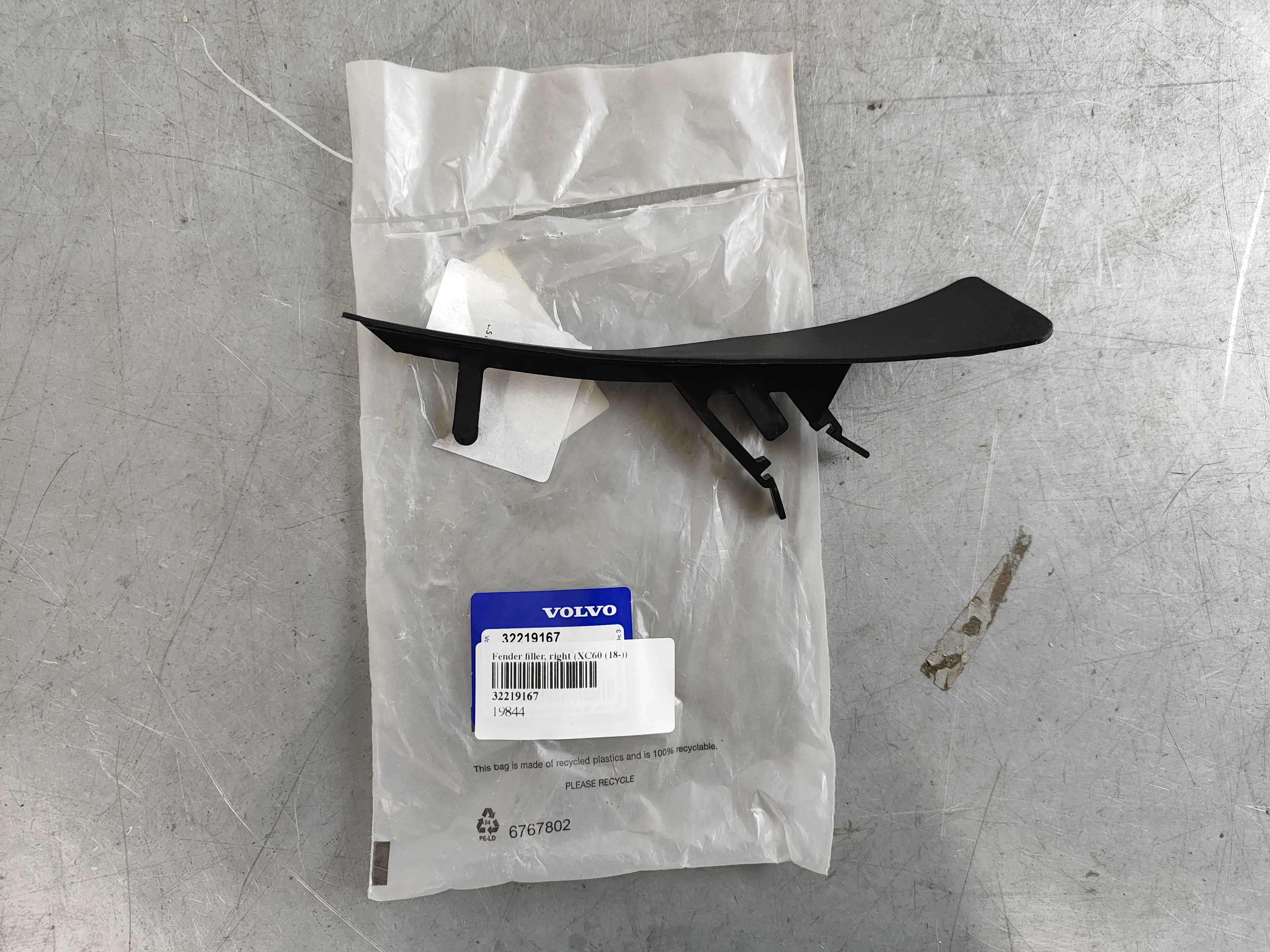 Fender filler, right (XC60 (18-))