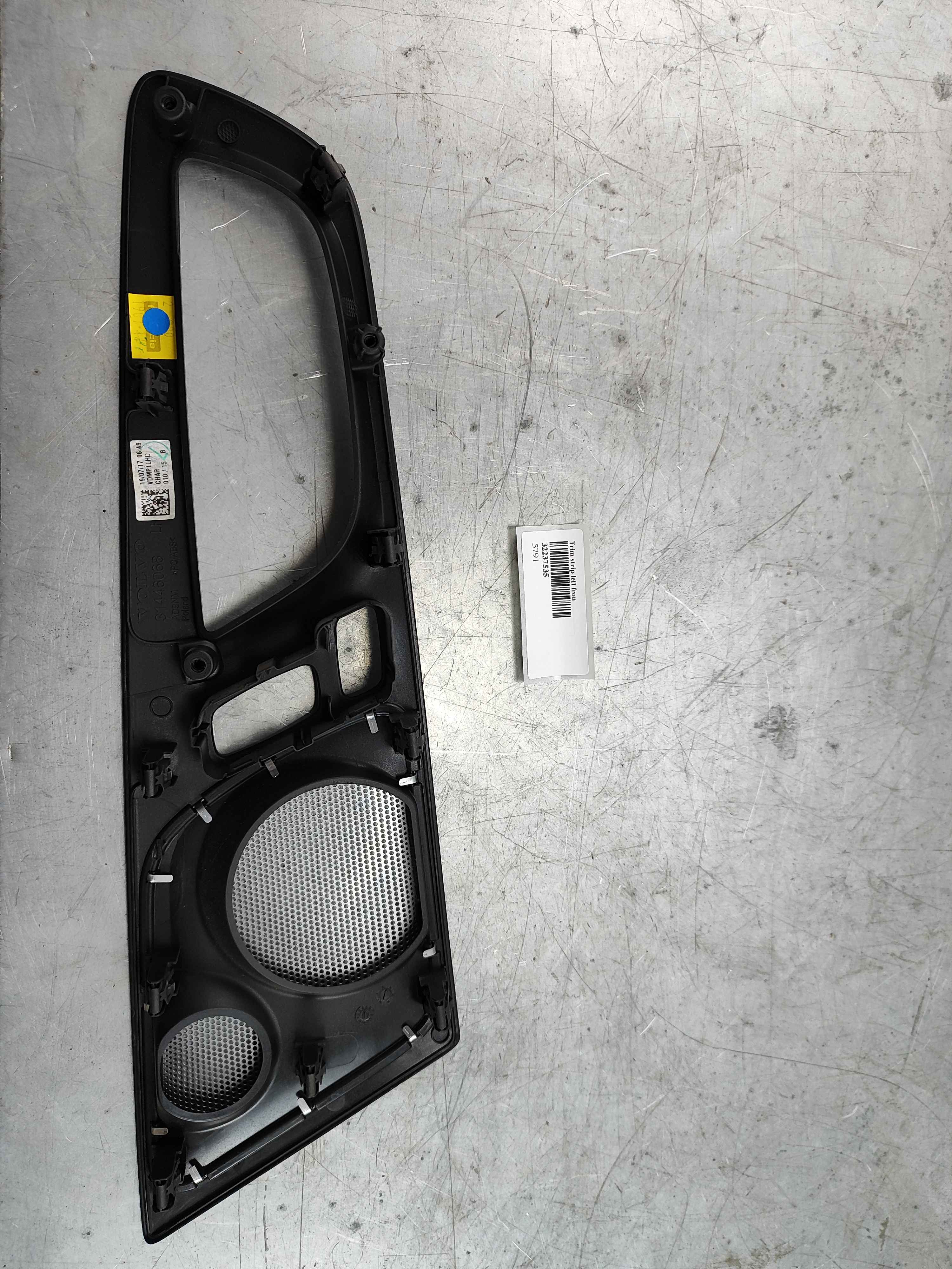 Trim strip left front Variant code: K503 and NI02. charcoal