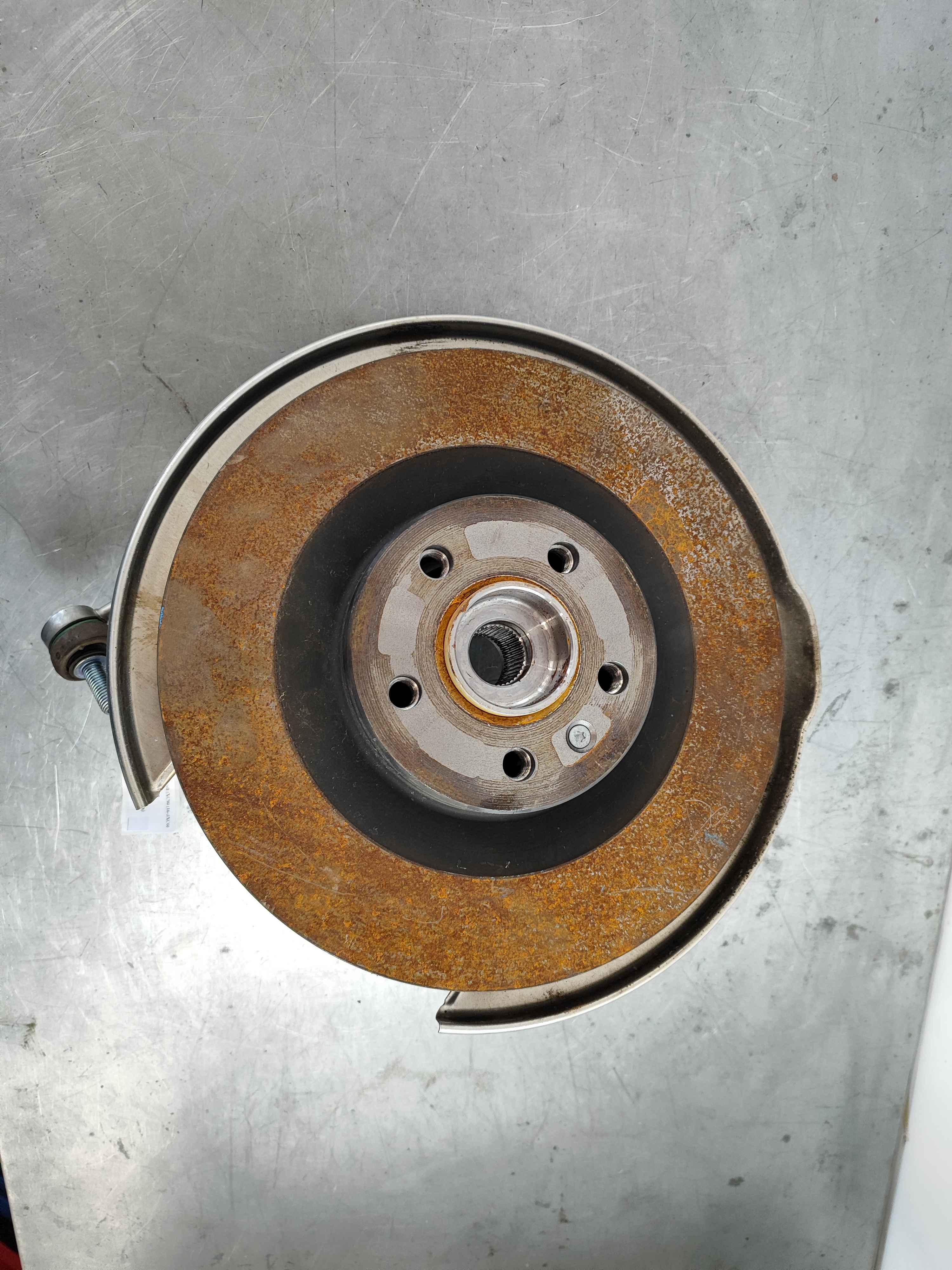 Steering knuckle, left (XC90 (16-)|XC60 (18-))