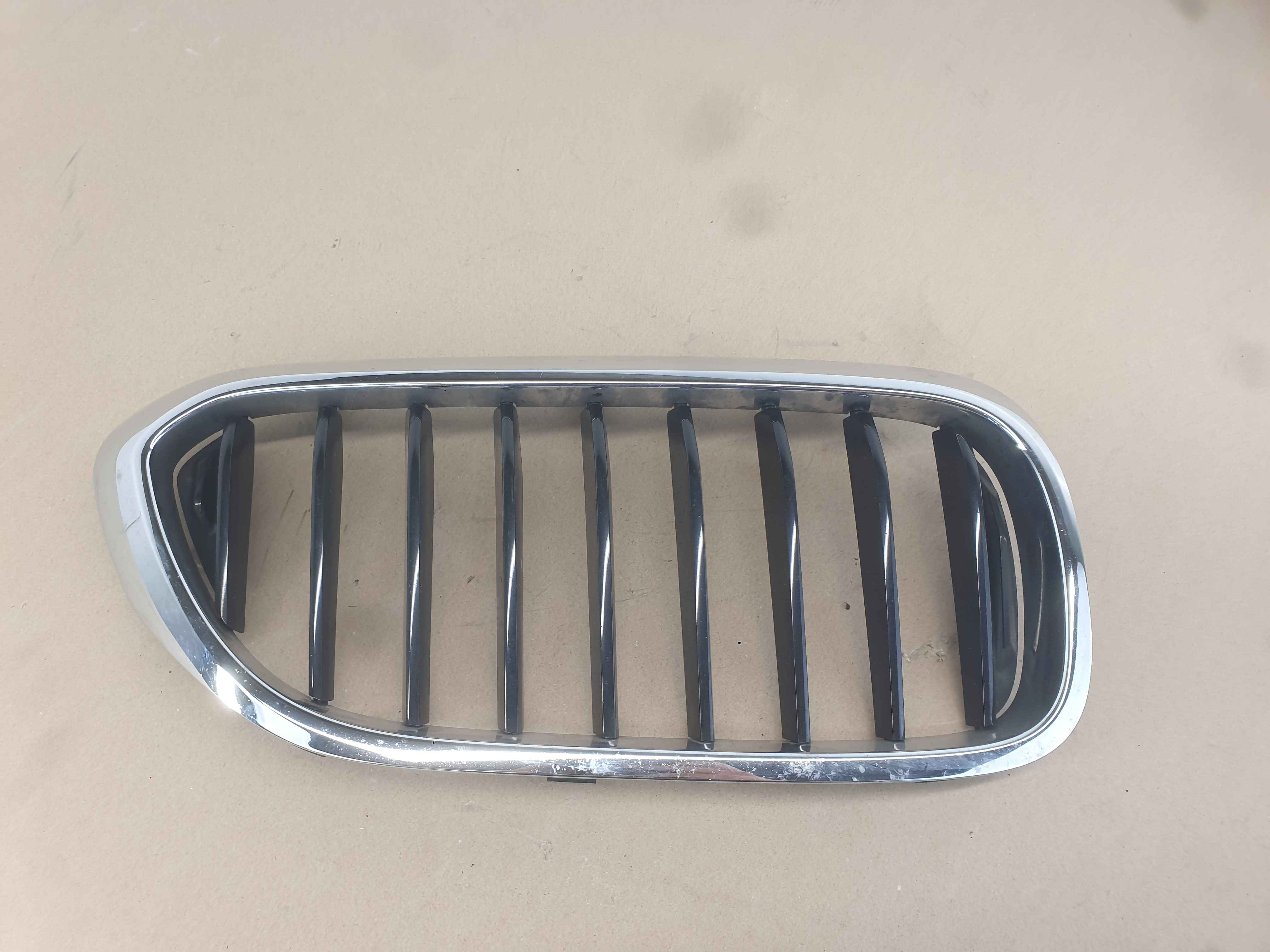Grille, front, right BMW