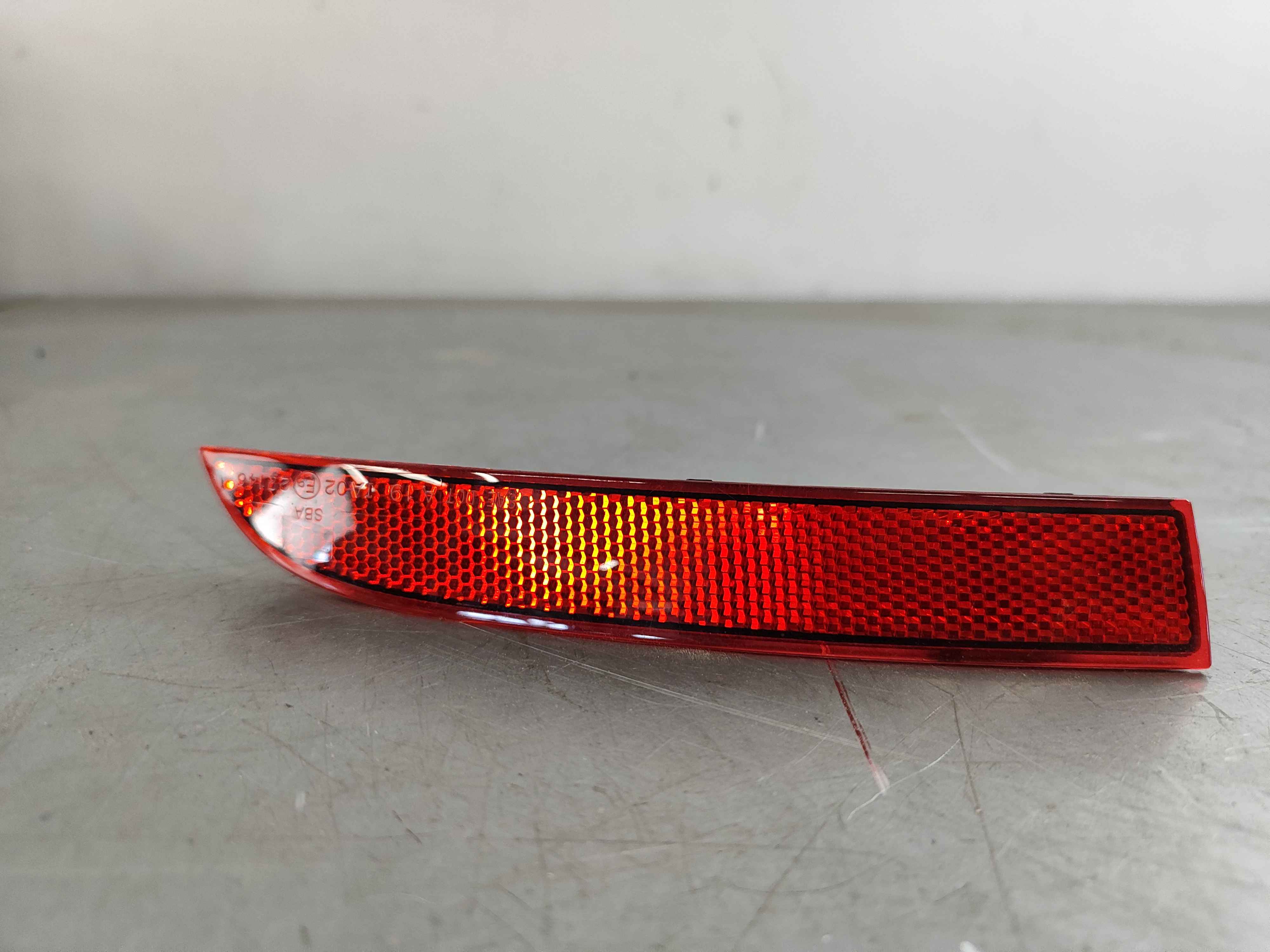 Rear light reflector
