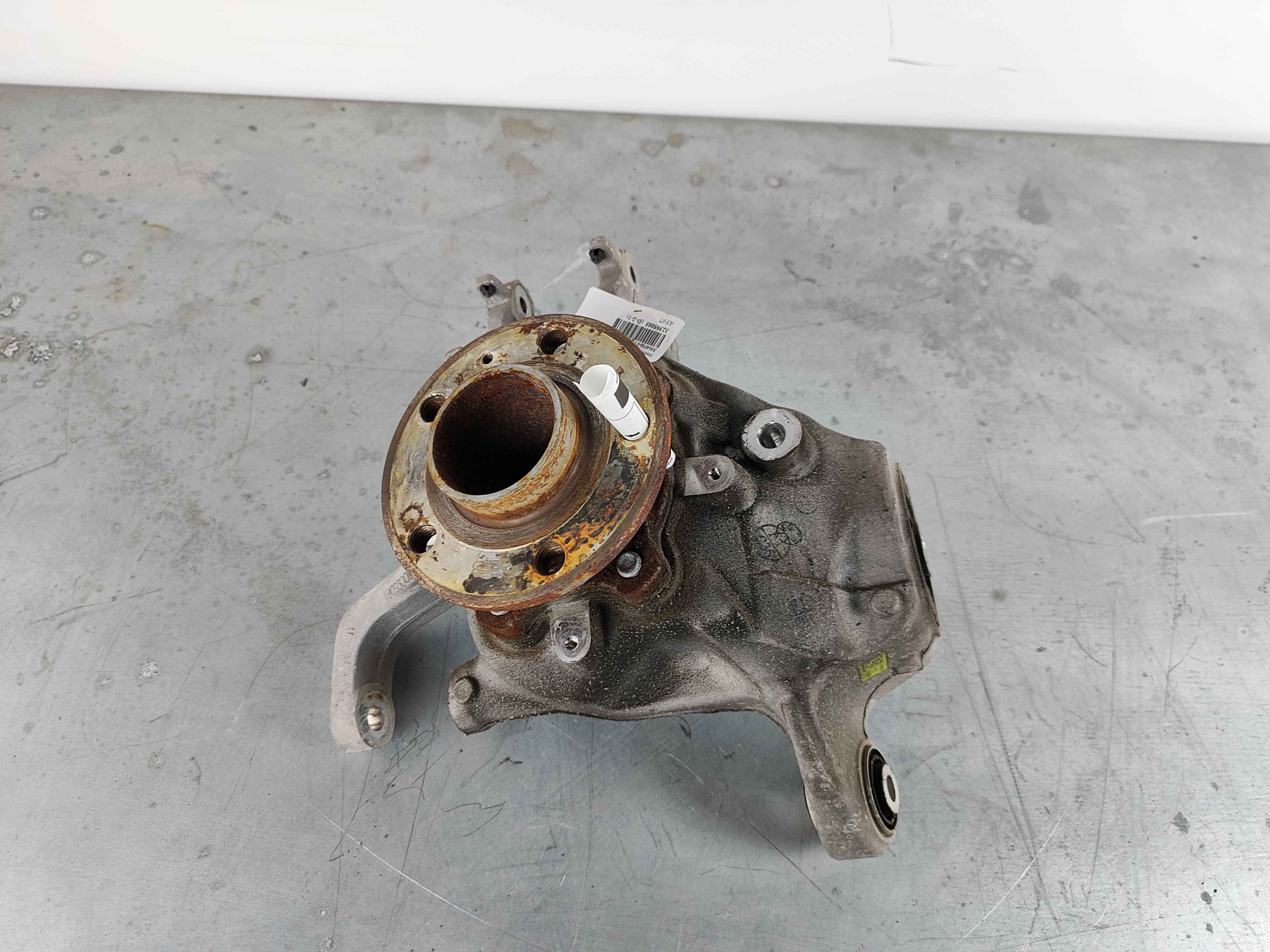 Steering knuckle Also order 1 pcs 30640964 right