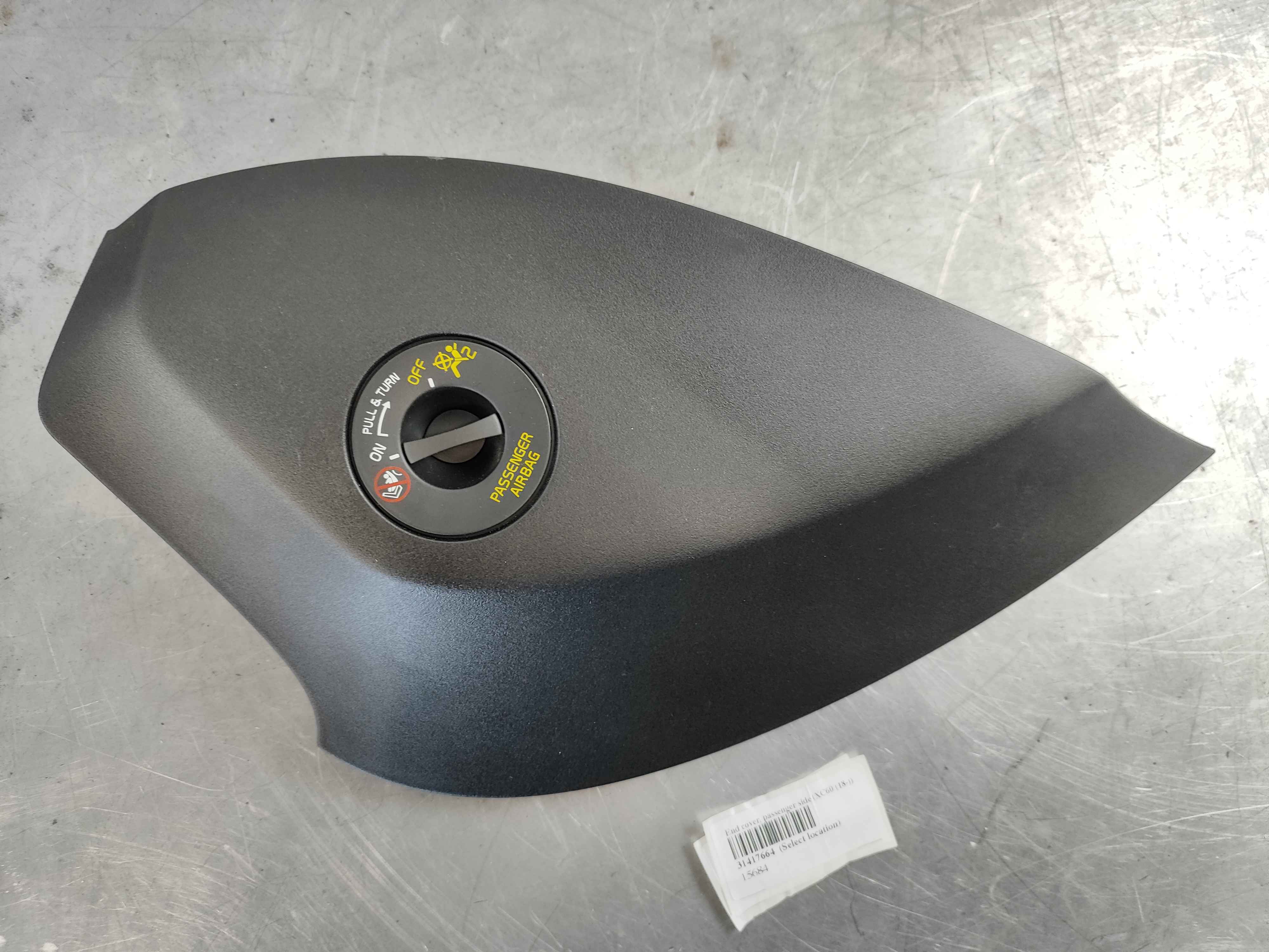 End cover, passenger side (XC60 (18-))