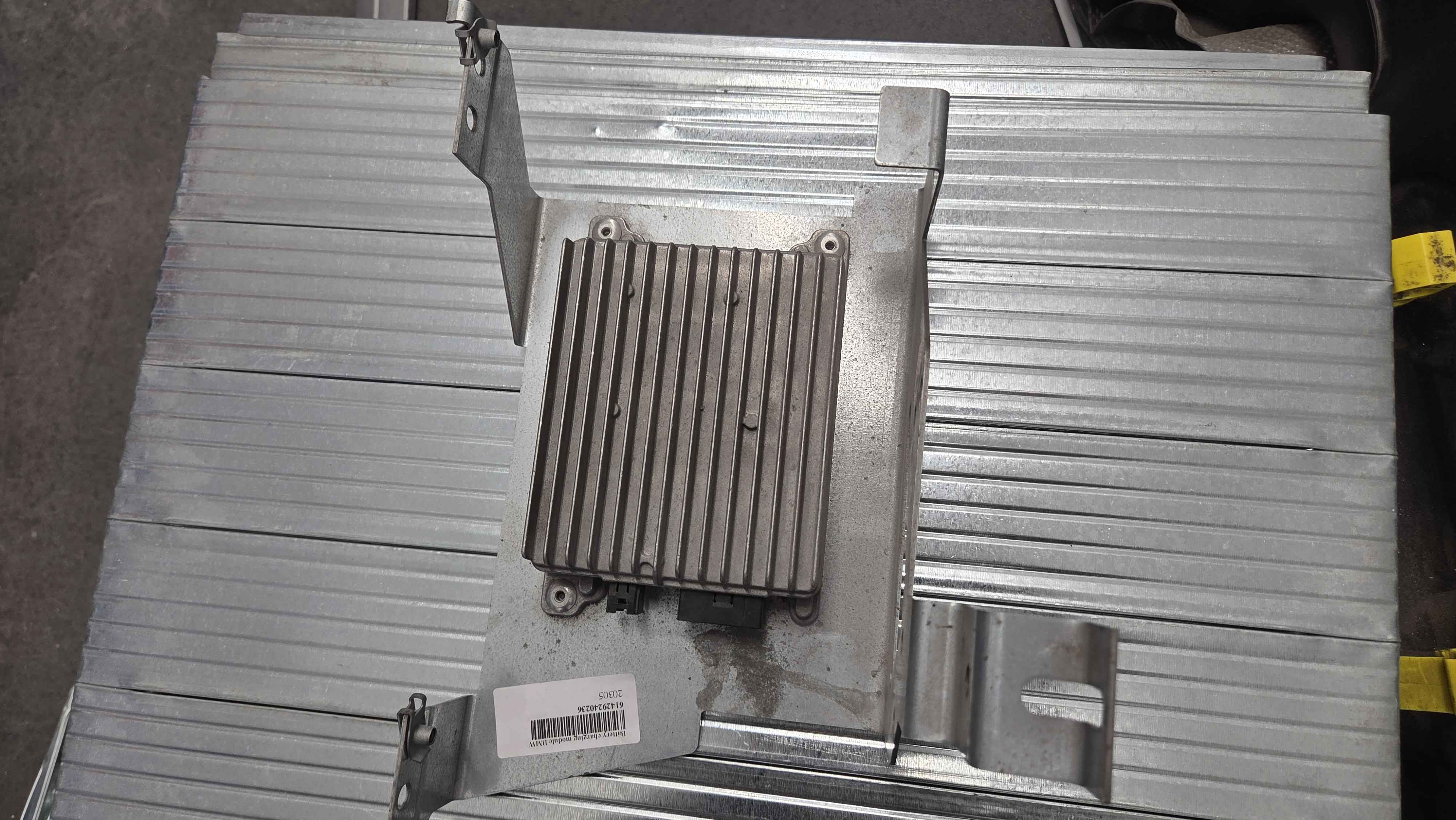 Battery charging module BMW