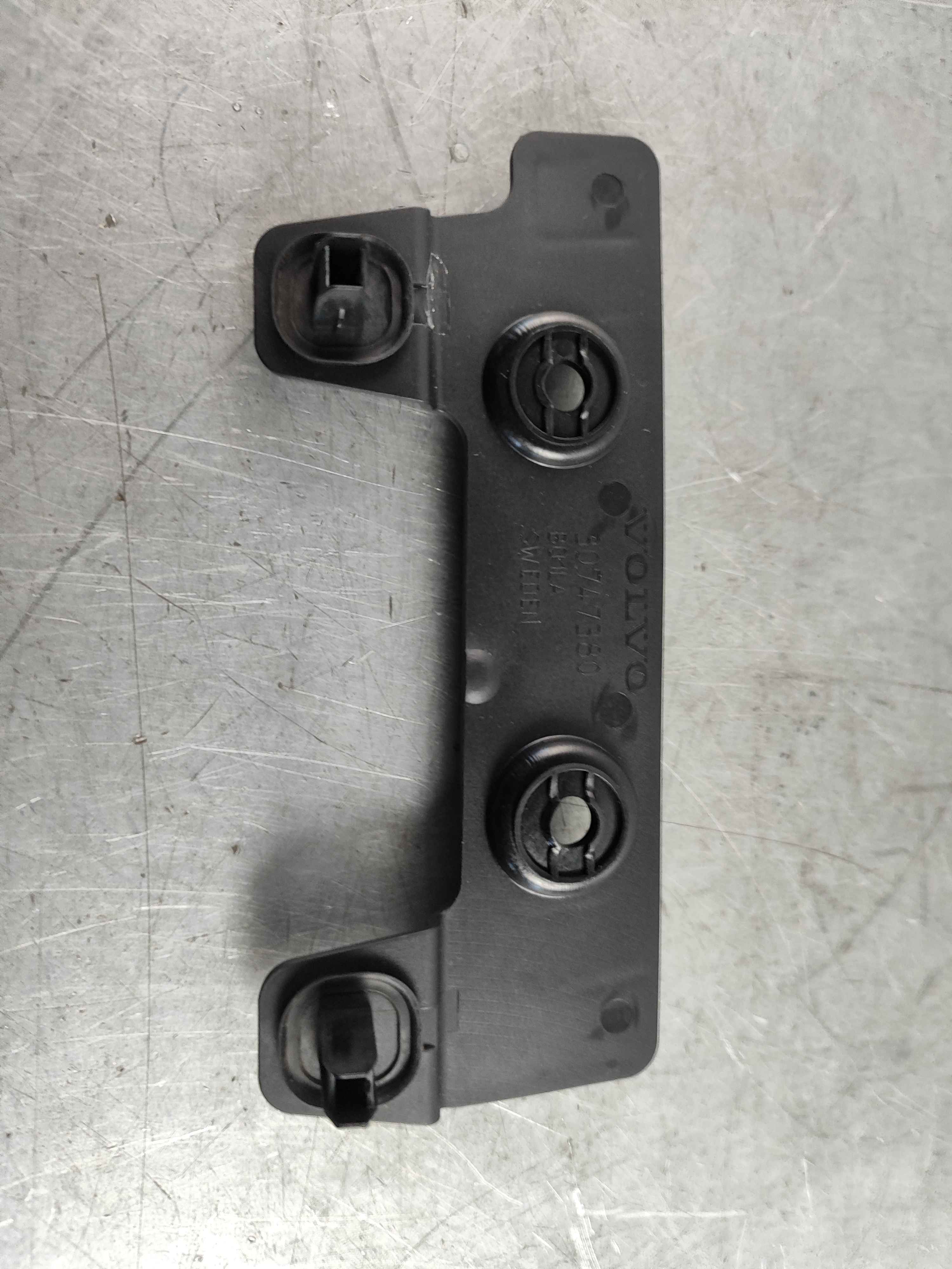 Bracket, right (XC40)
