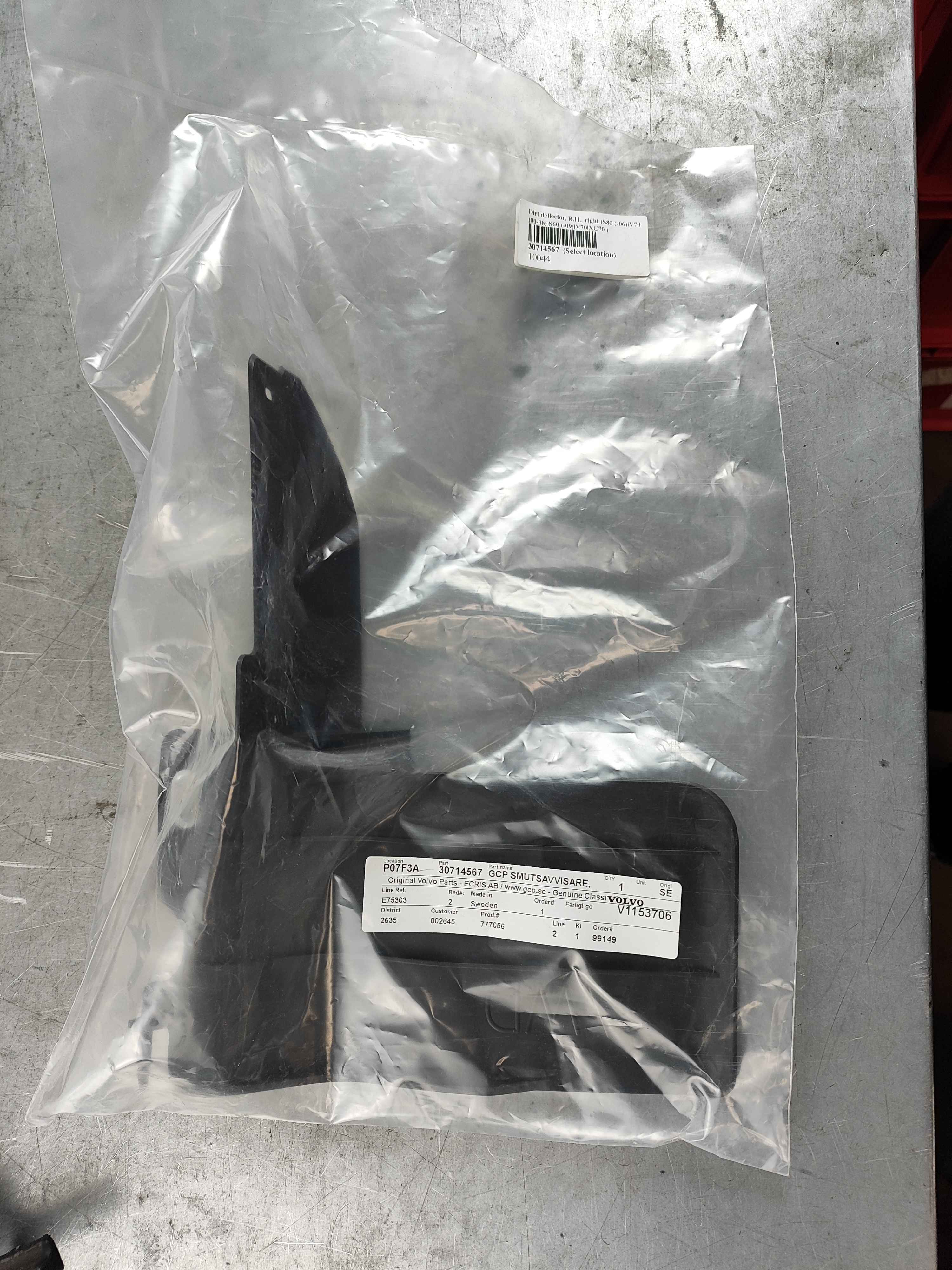 Dirt deflector, R.H., right (S80 (-06)|V70 (00-08)|S60 (-09)|V70|XC70 )