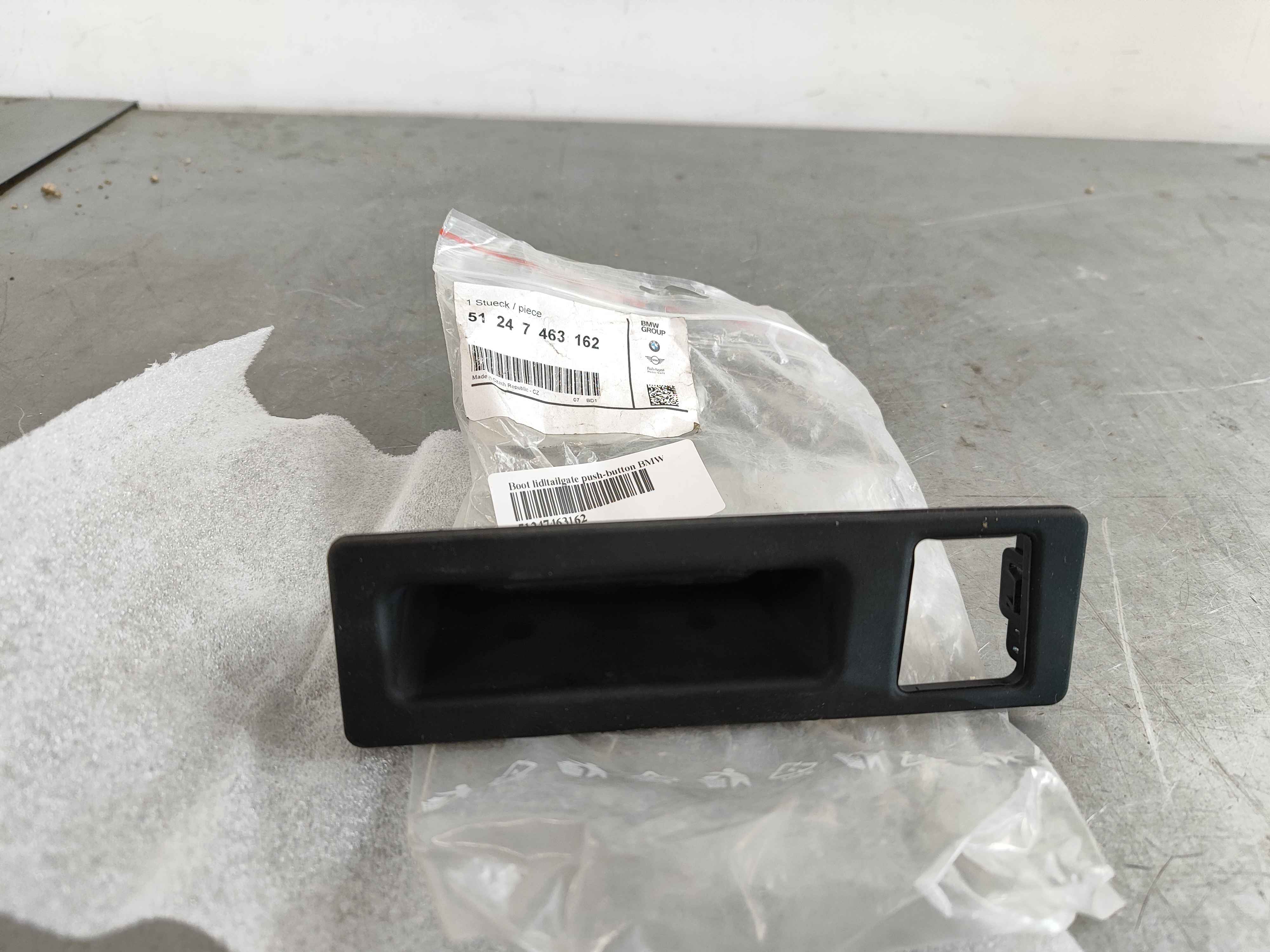 Boot lid|tailgate push-button BMW
