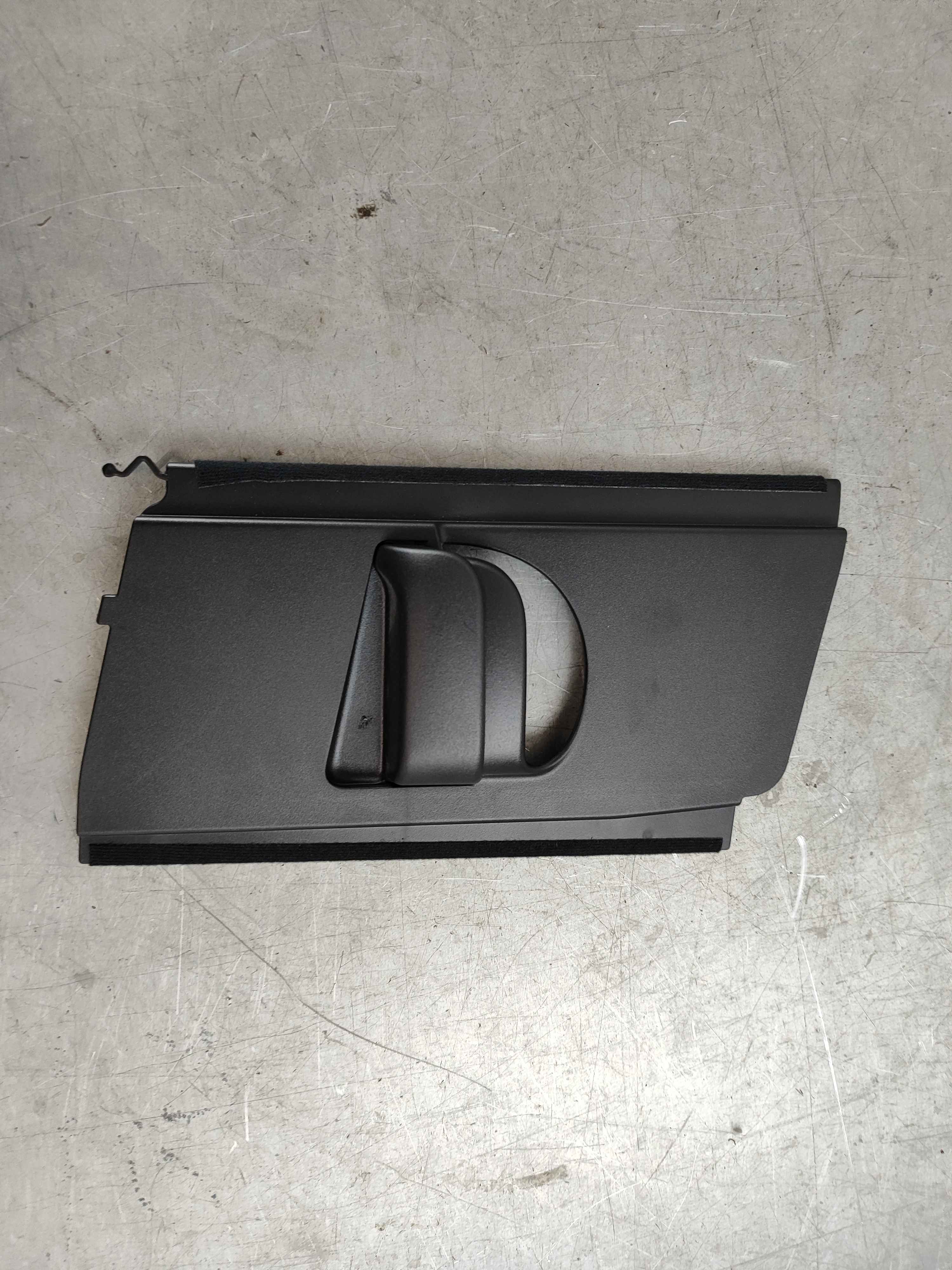Belt guide, left (XC60 (18-))