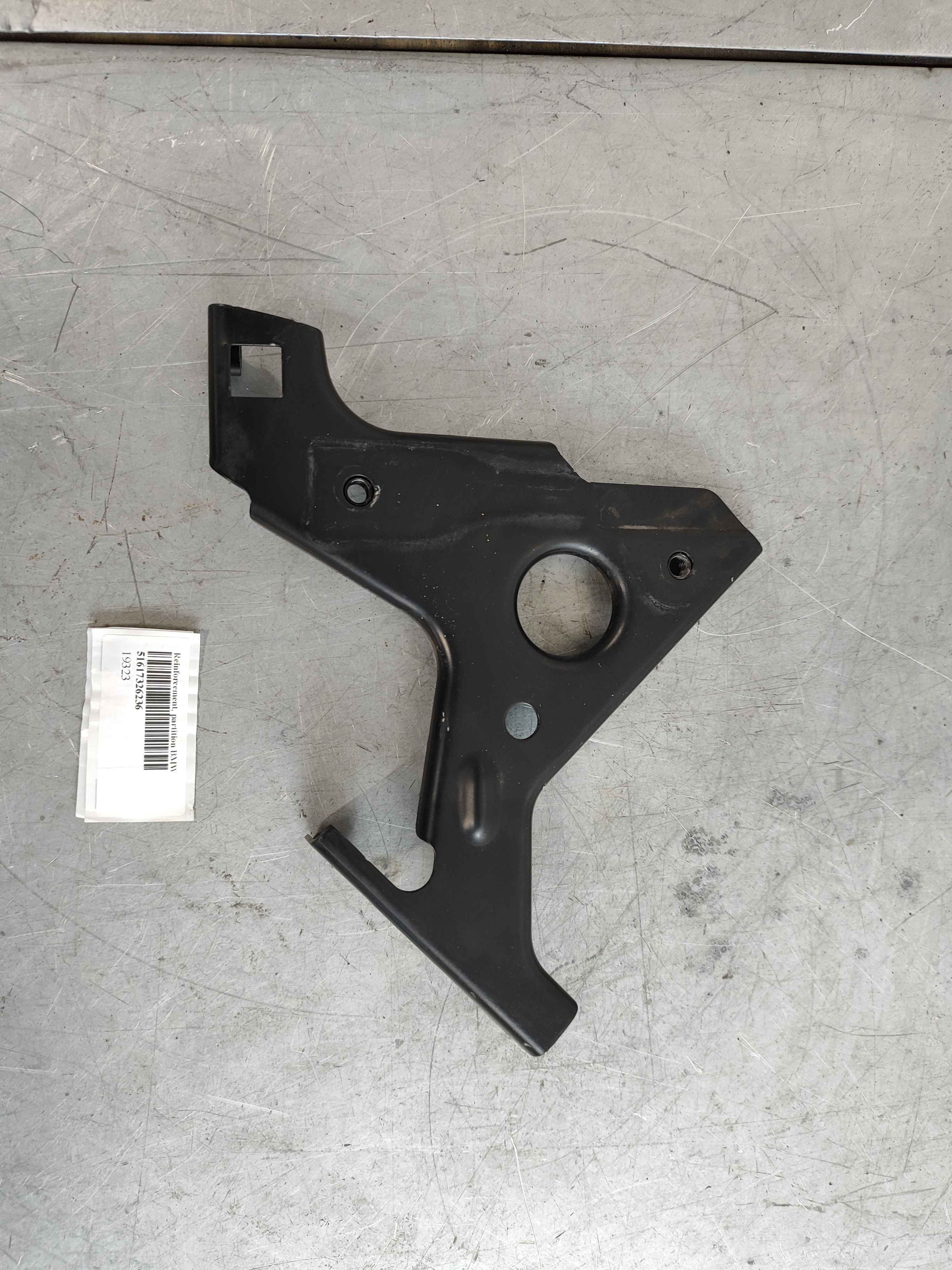 Reinforcement, partition BMW