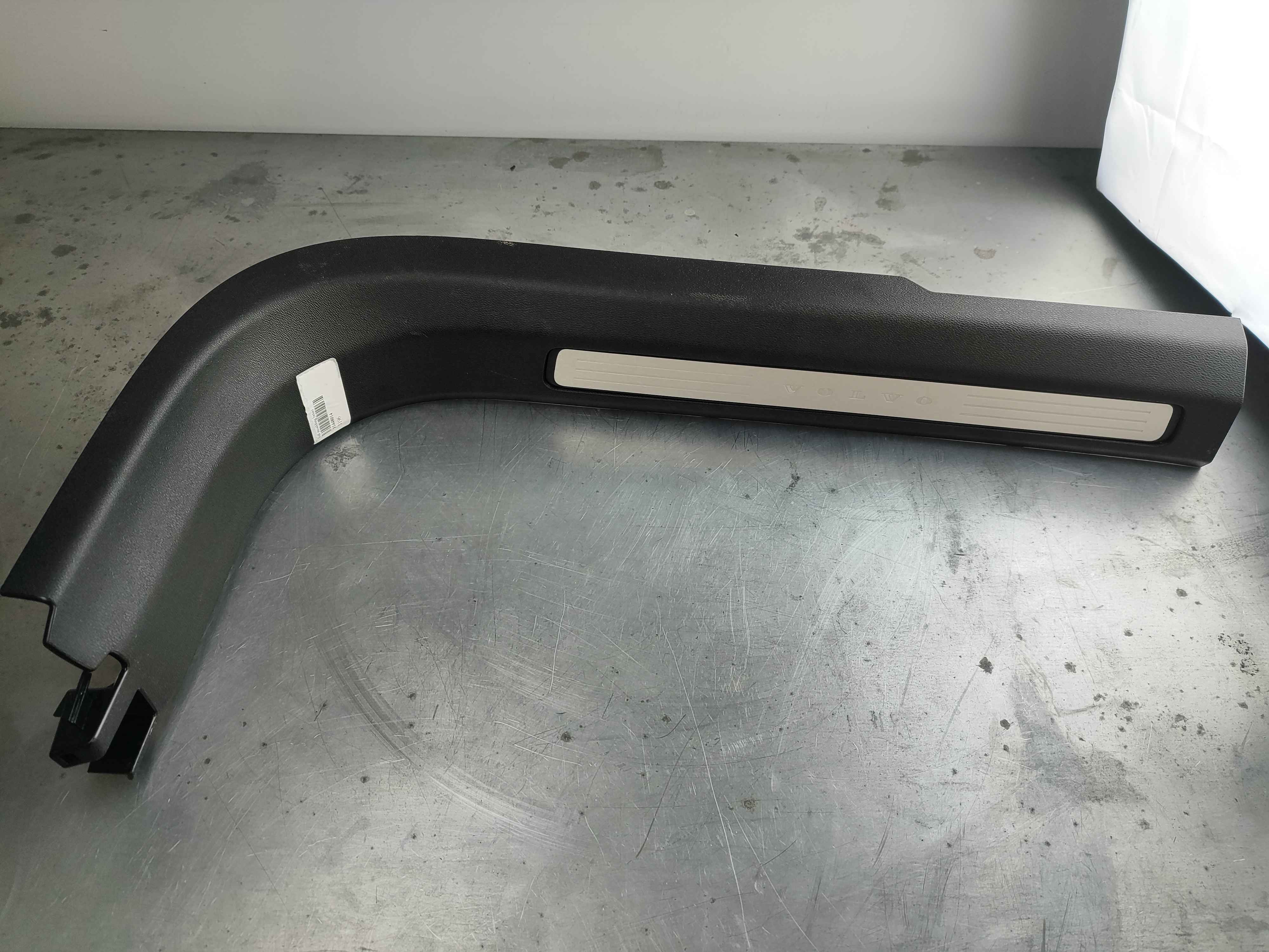 Sill moulding Interior code: RXXX. left front