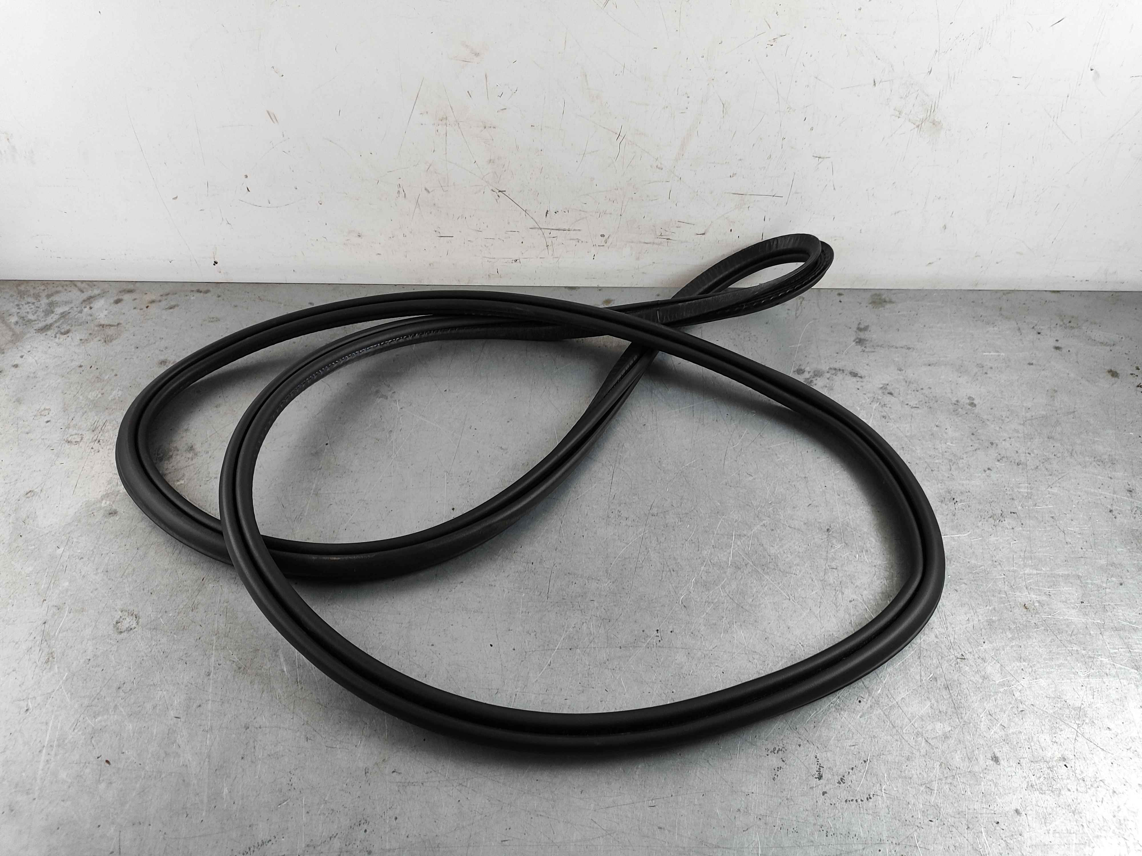 Sealing moulding, car body, rear (XC40)