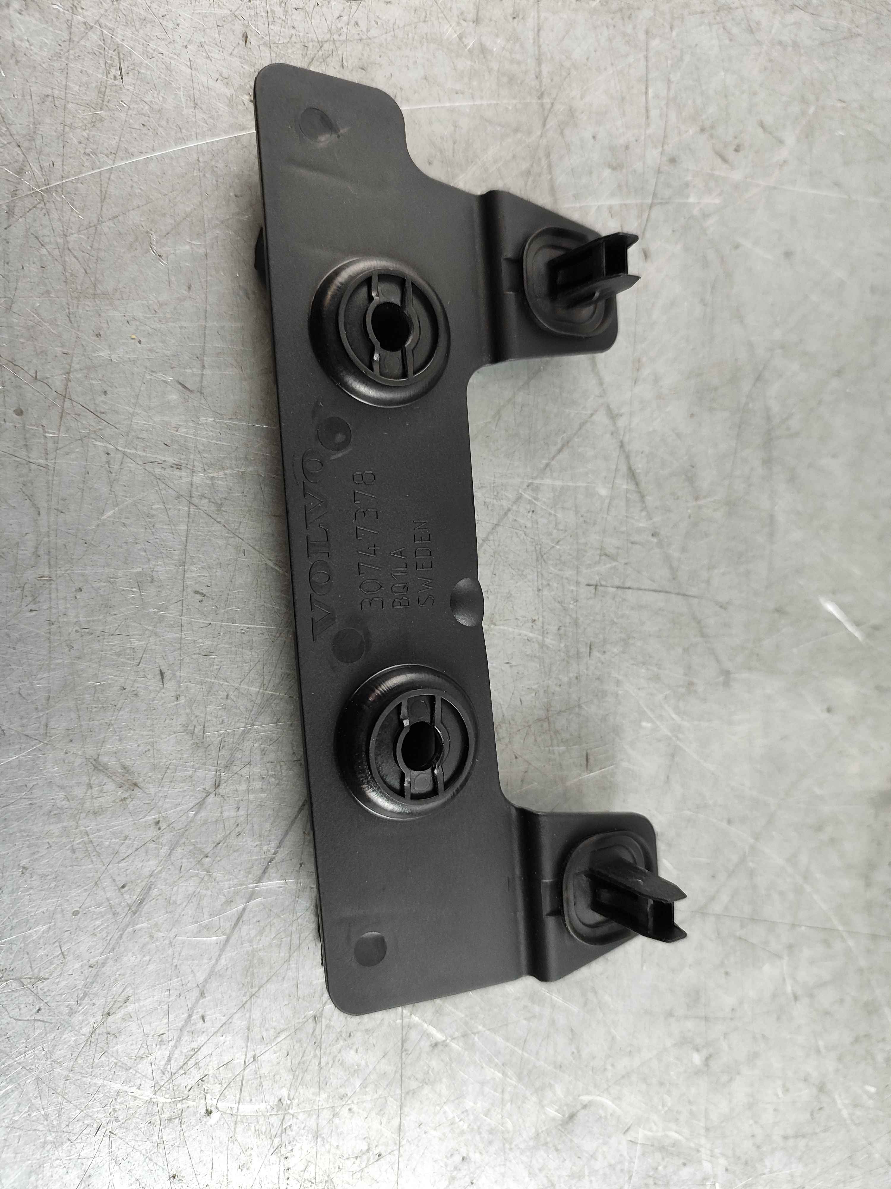Bracket, left (XC40)