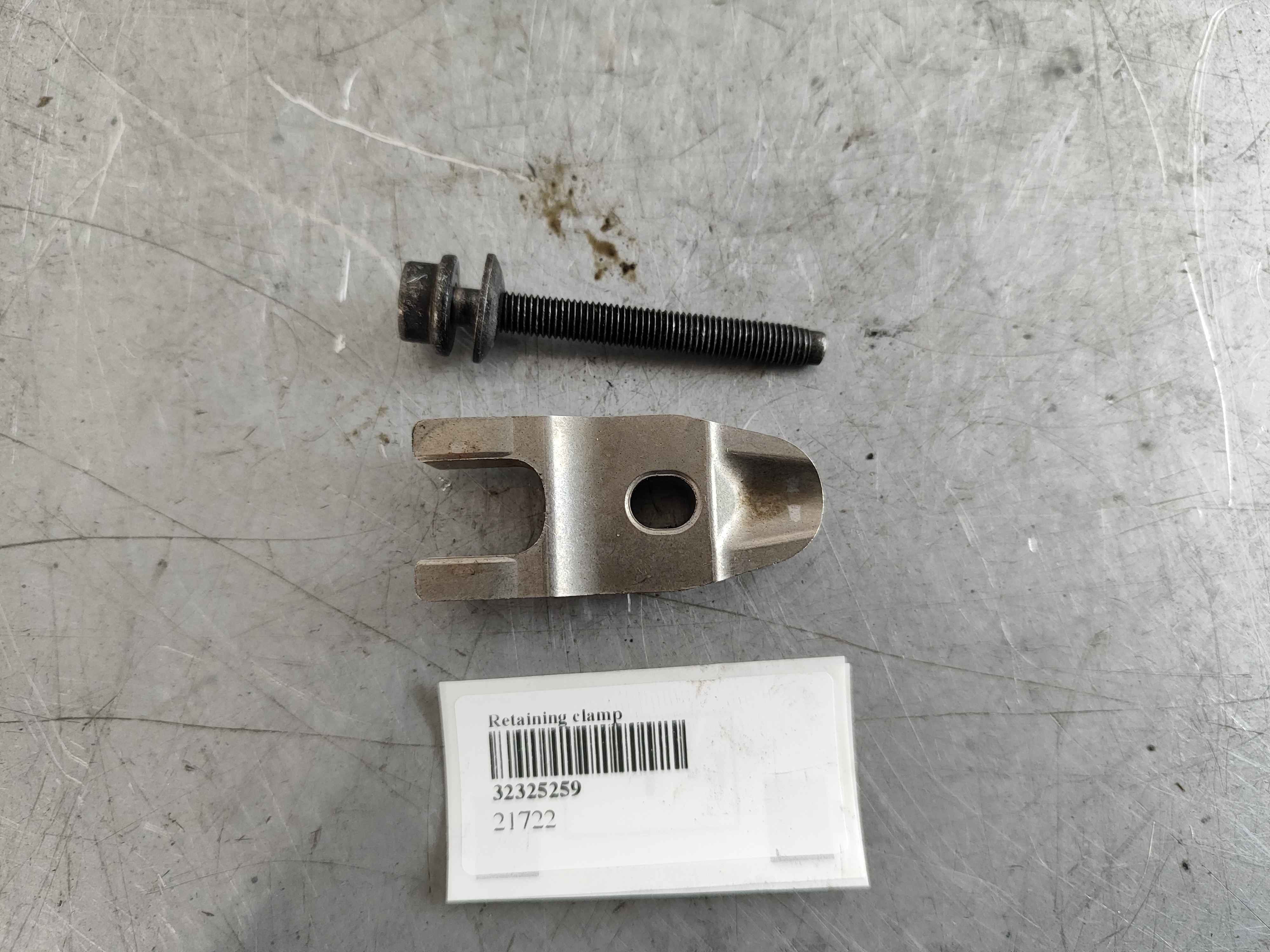 Retaining clamp