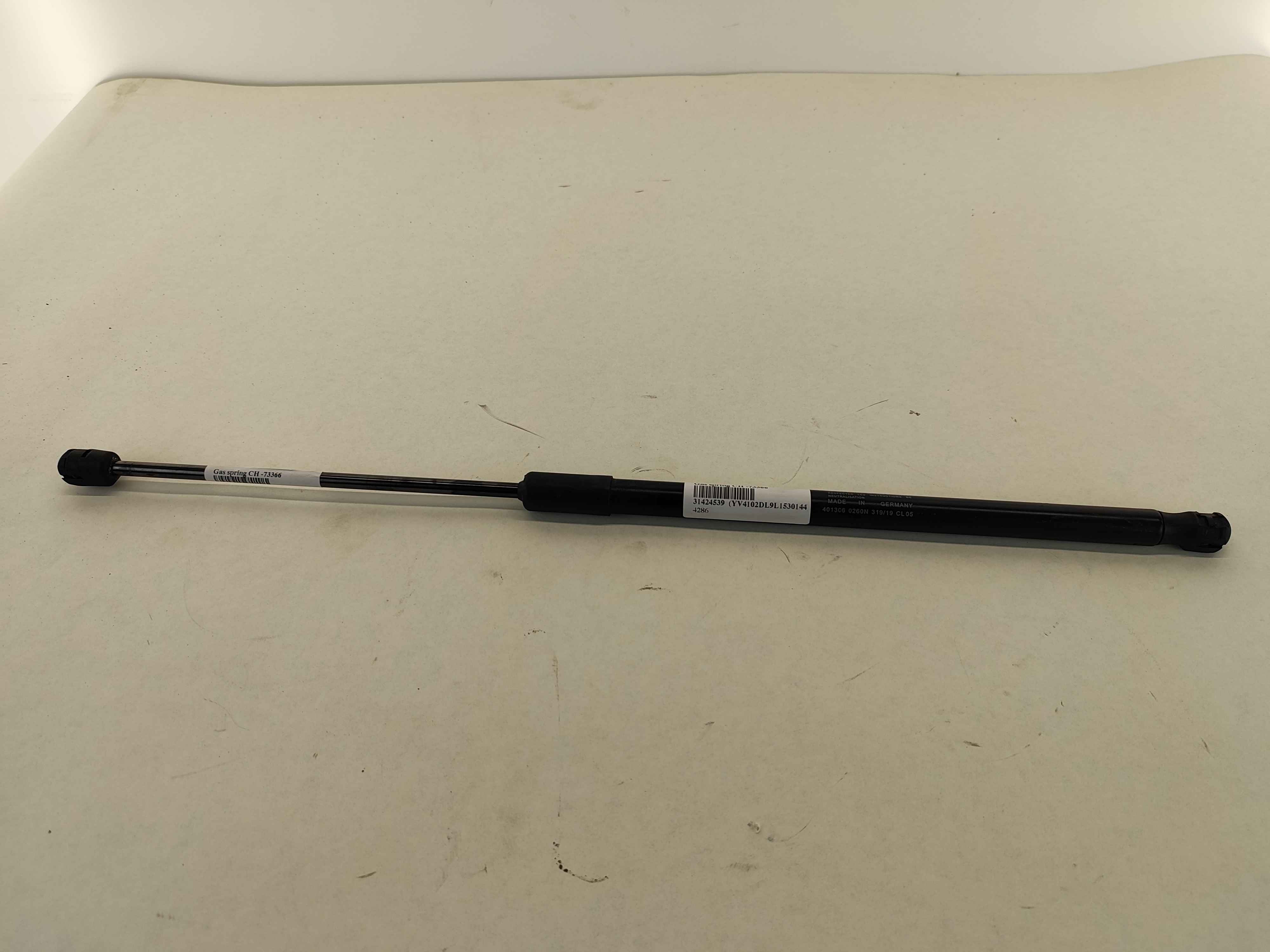 Gas spring CH -733665 When replacing gas struts both sides must be replaced.