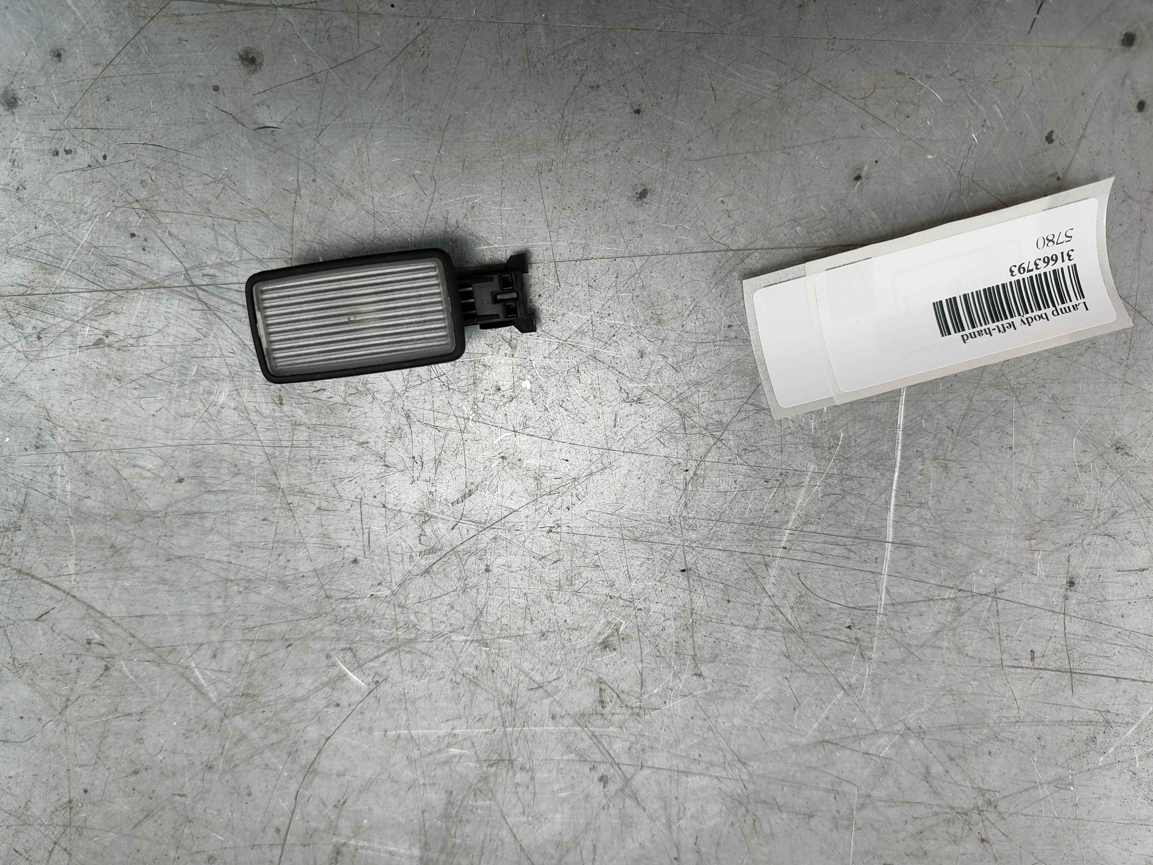 Lamp body left-hand seat Variant code: PD02 front