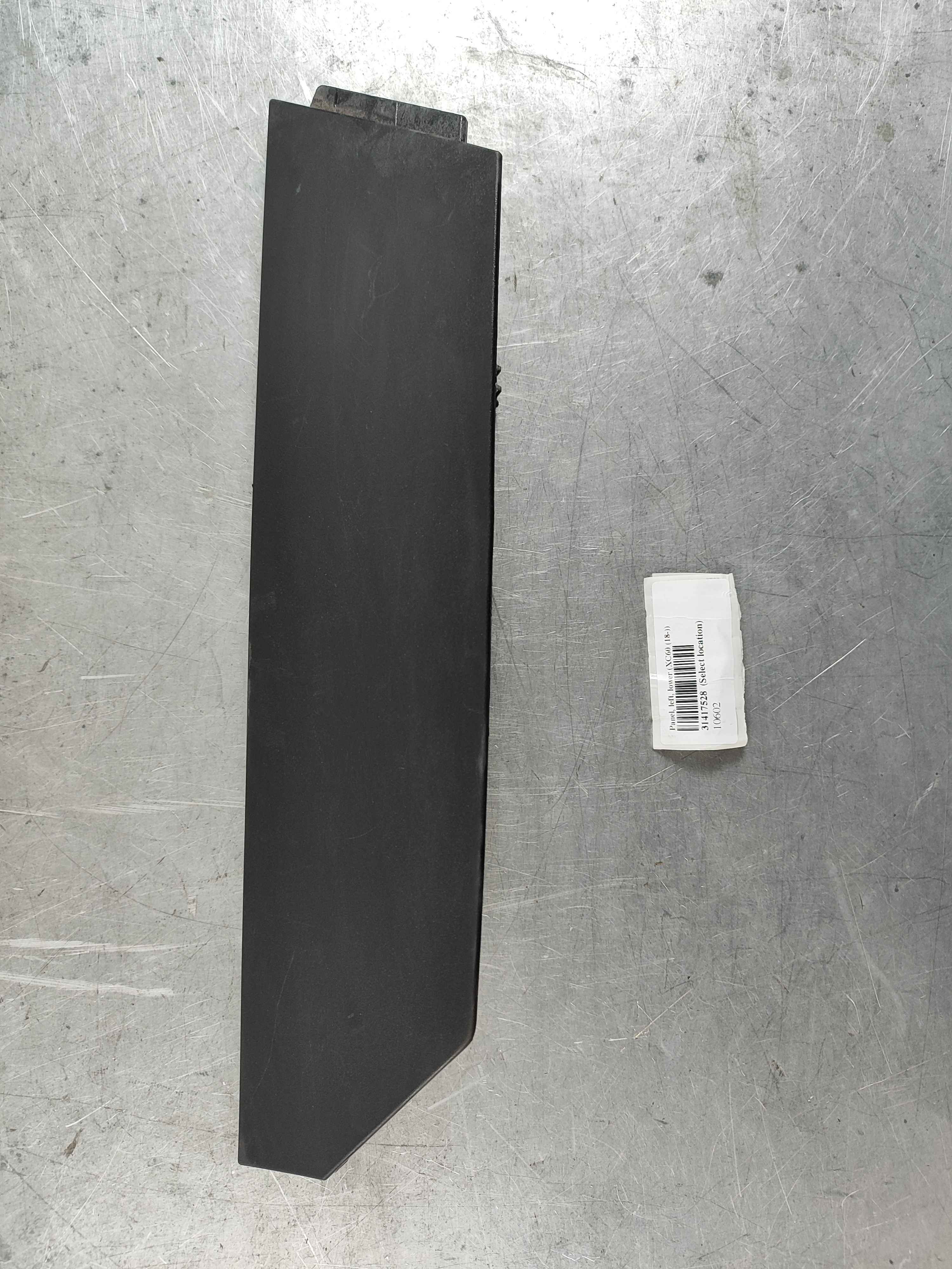 Panel, left, lower (XC60 (18-))