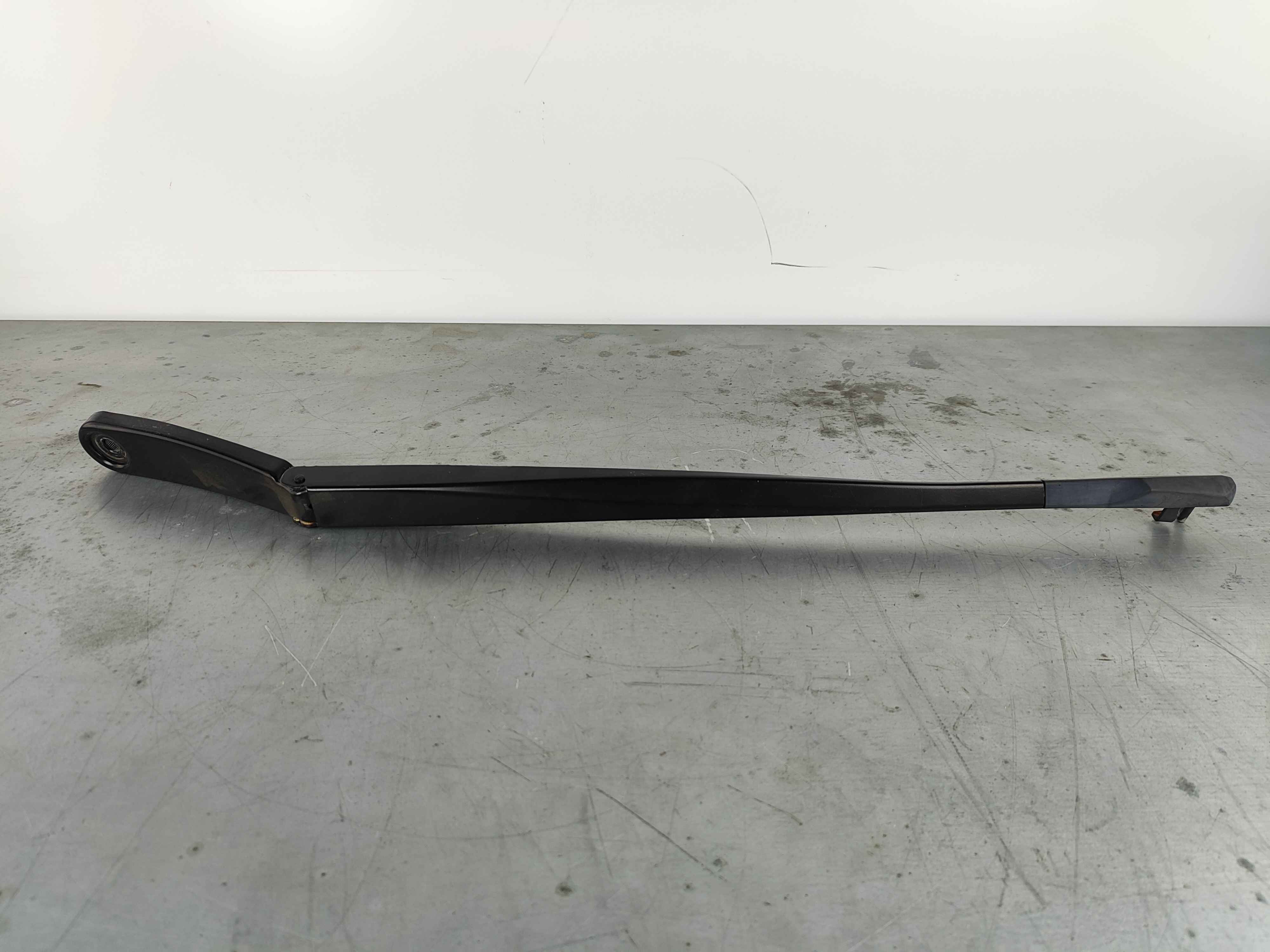 Wiper arm, passengers side BMW