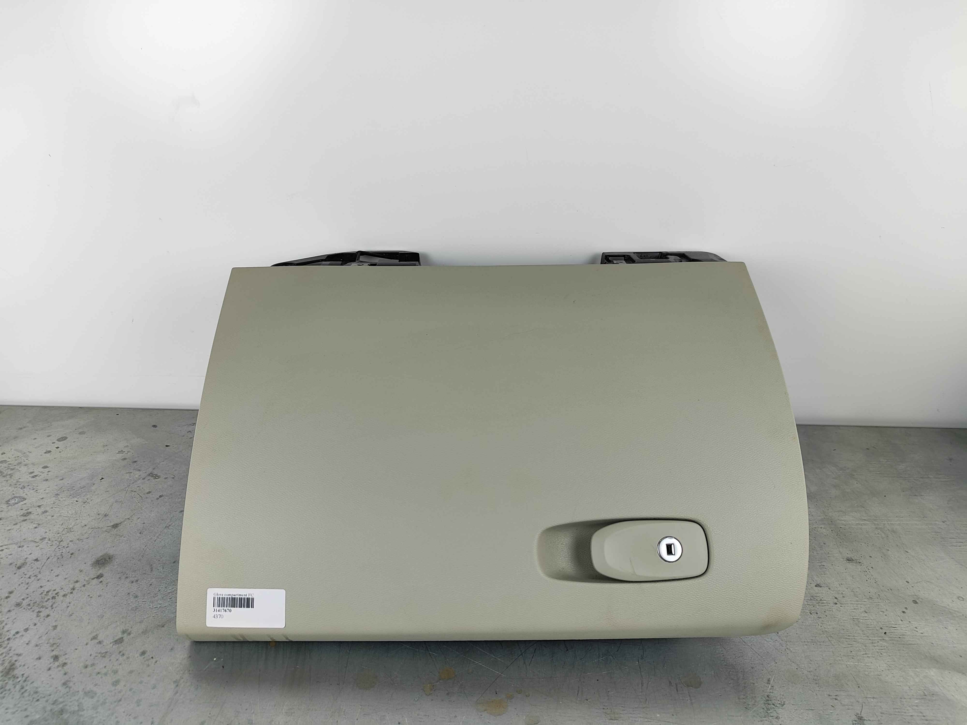 Glove compartment FC 21; CH -759556 FC 25; CH -759556 FC 36; CH -760698