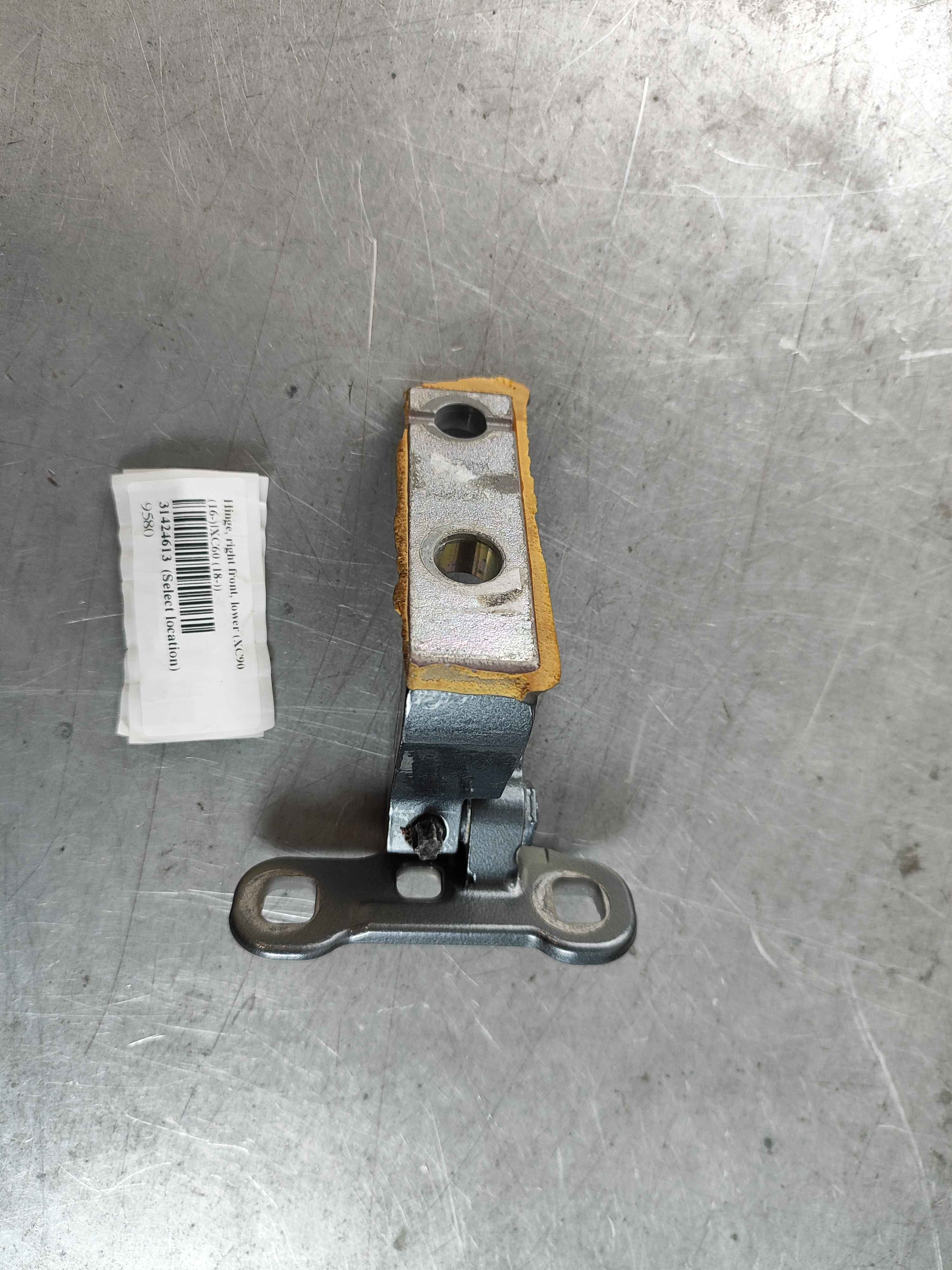 Hinge, right front, lower (XC90 (16-)|XC60 (18-))