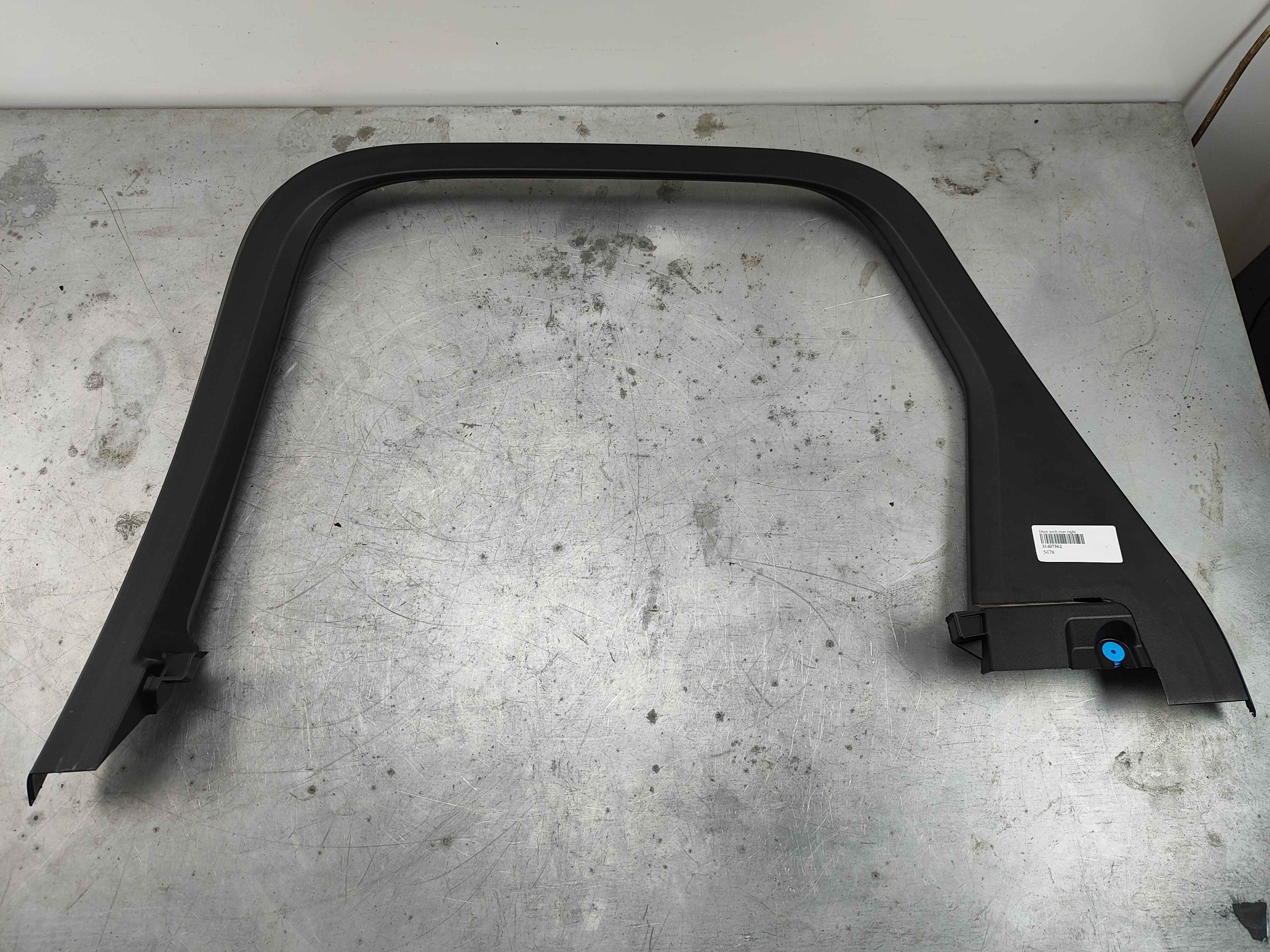 Door arch rear right