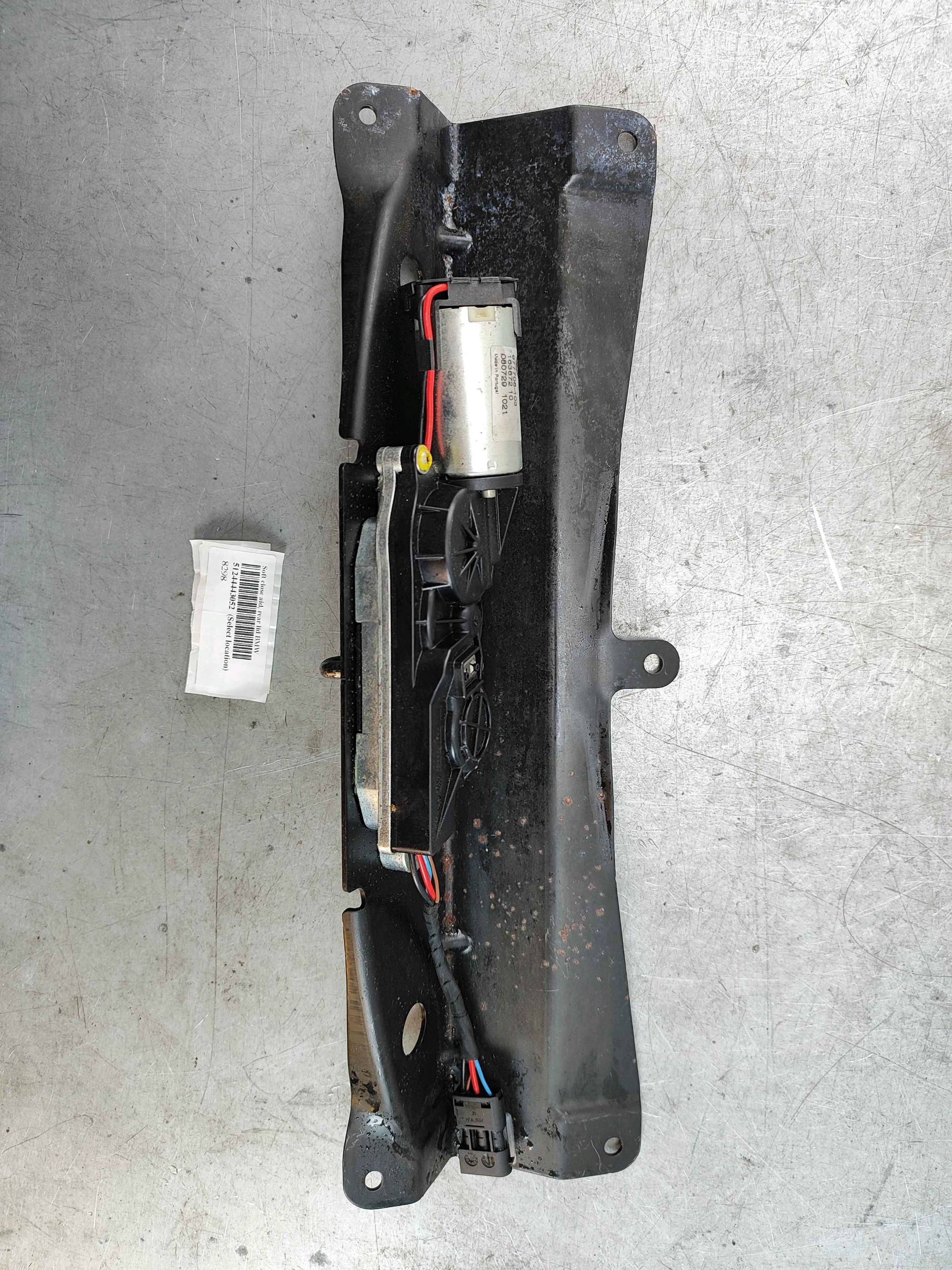 Soft close aid, rear lid BMW