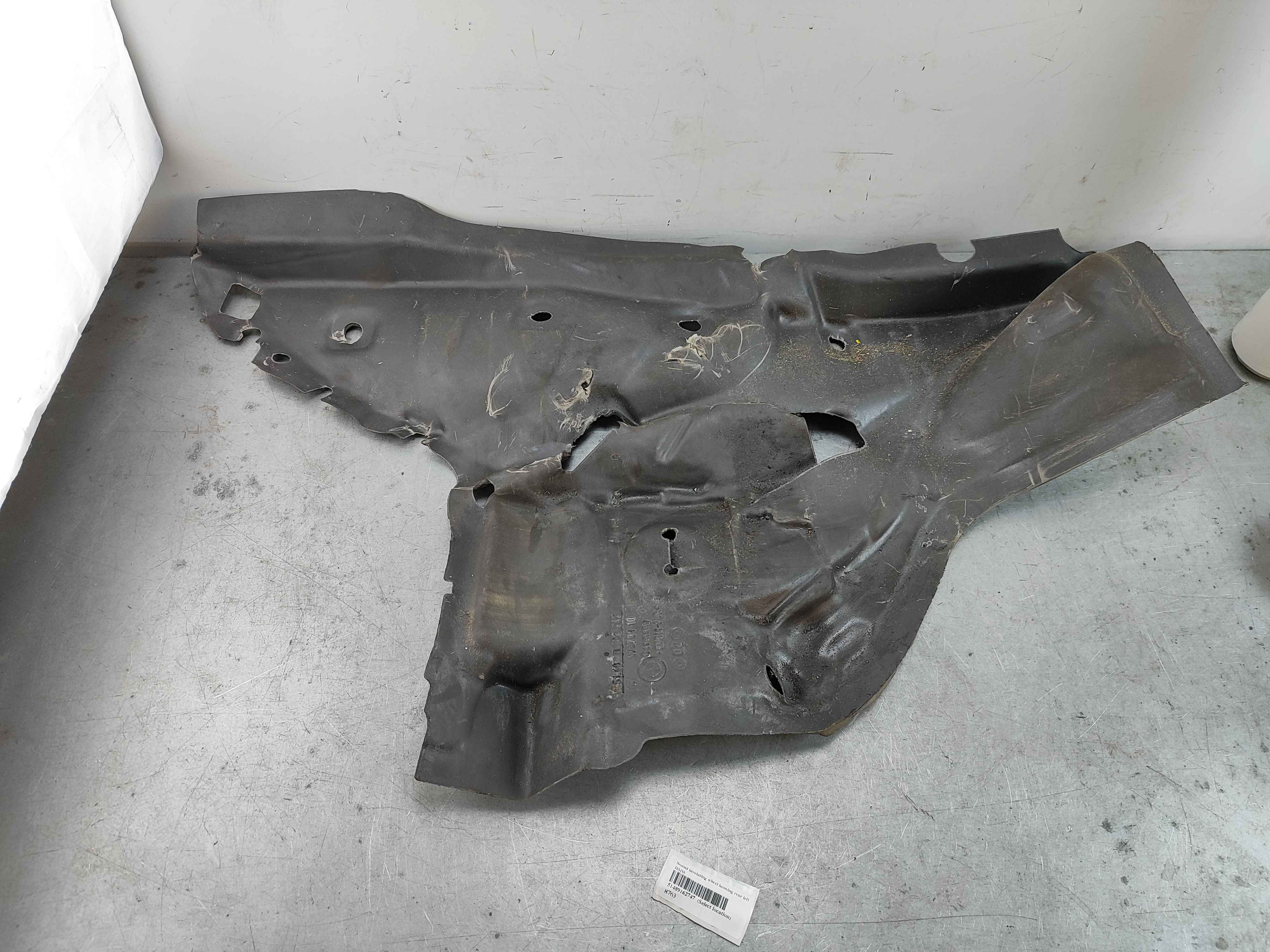 Sound insulating wheel housing rear left BMW