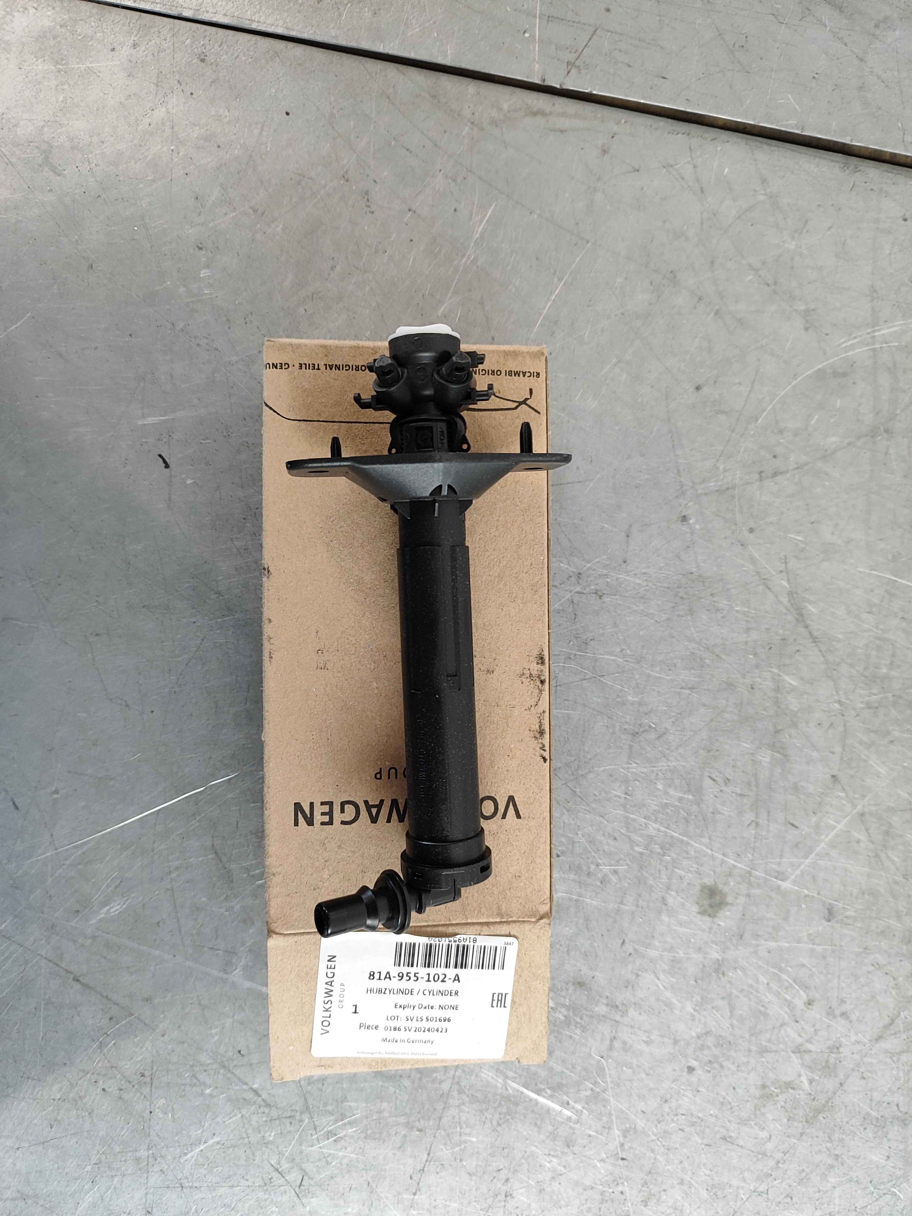 Lift cylinder for headlight washer system