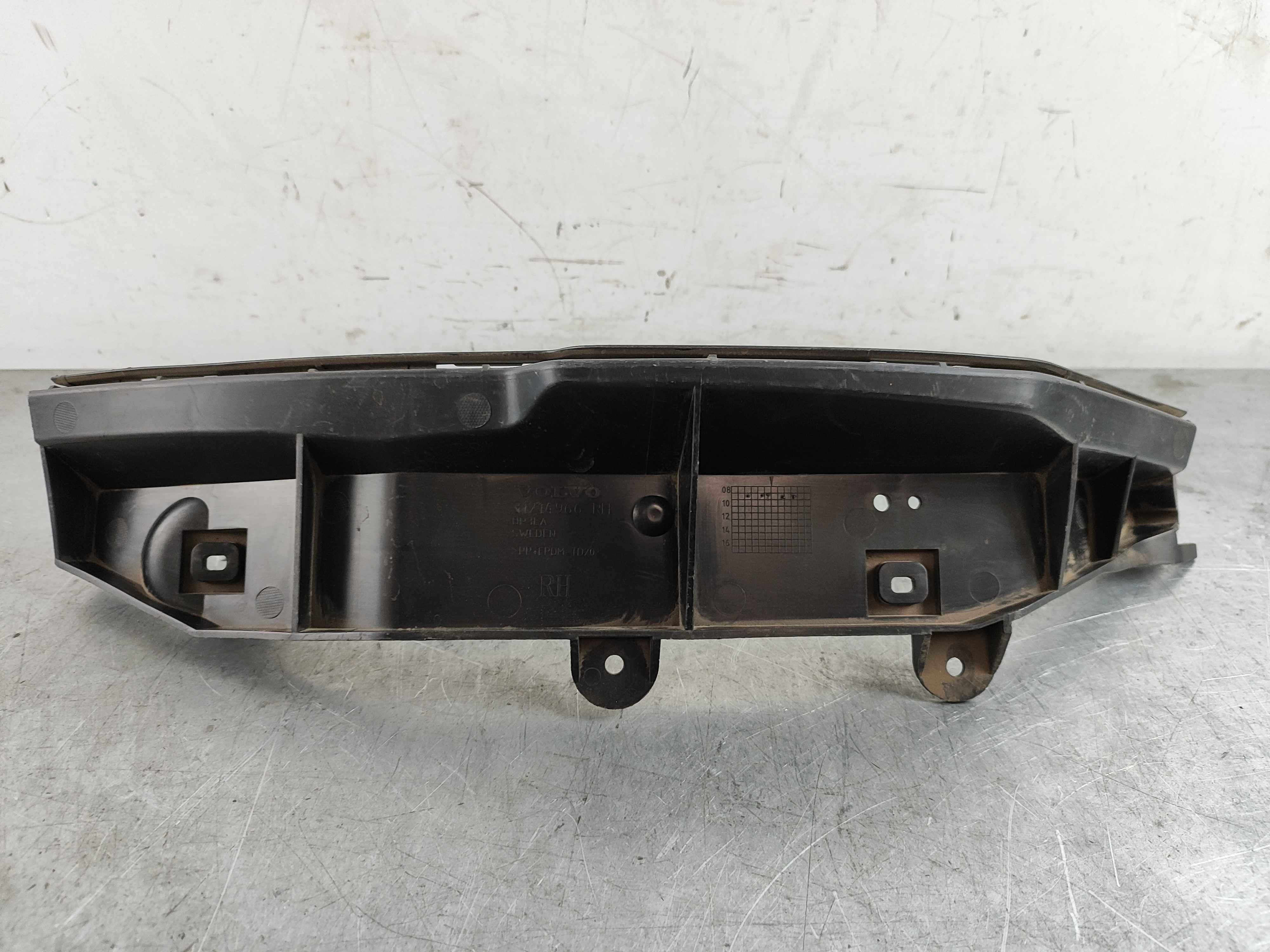 Bracket, right (C70 (06-))