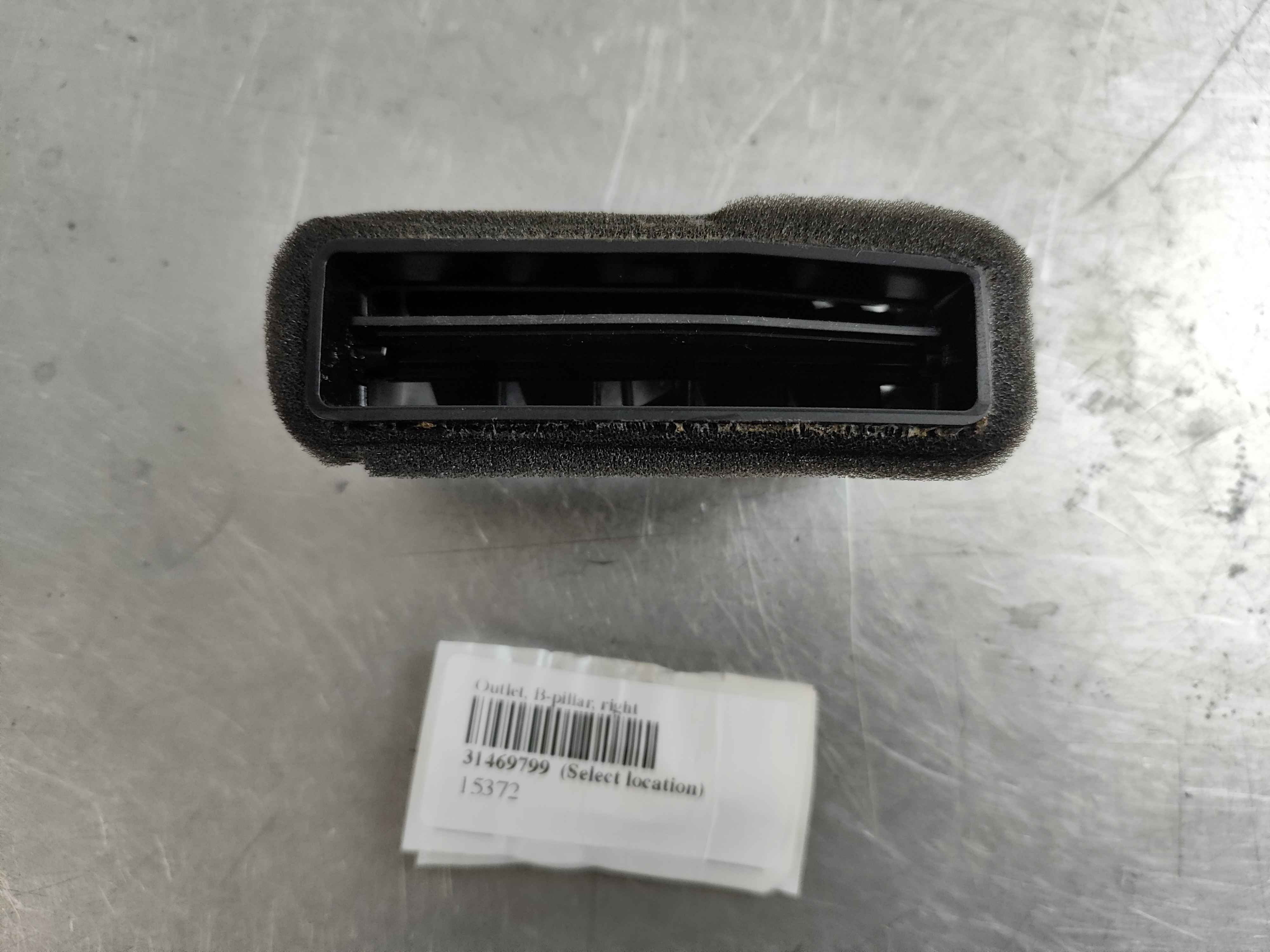 Outlet, B-pillar, right