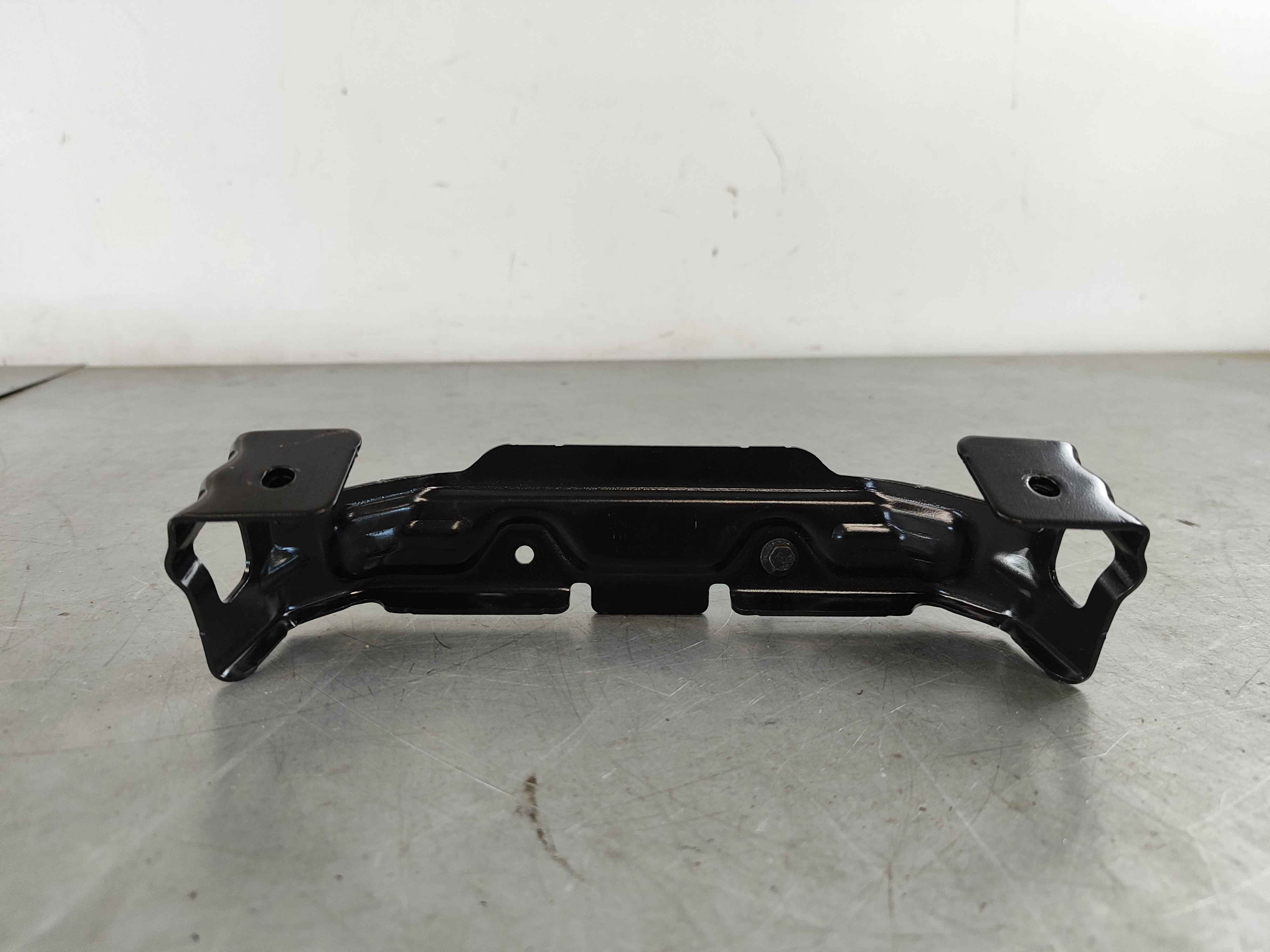 Bracket, front (XC60 (18-))