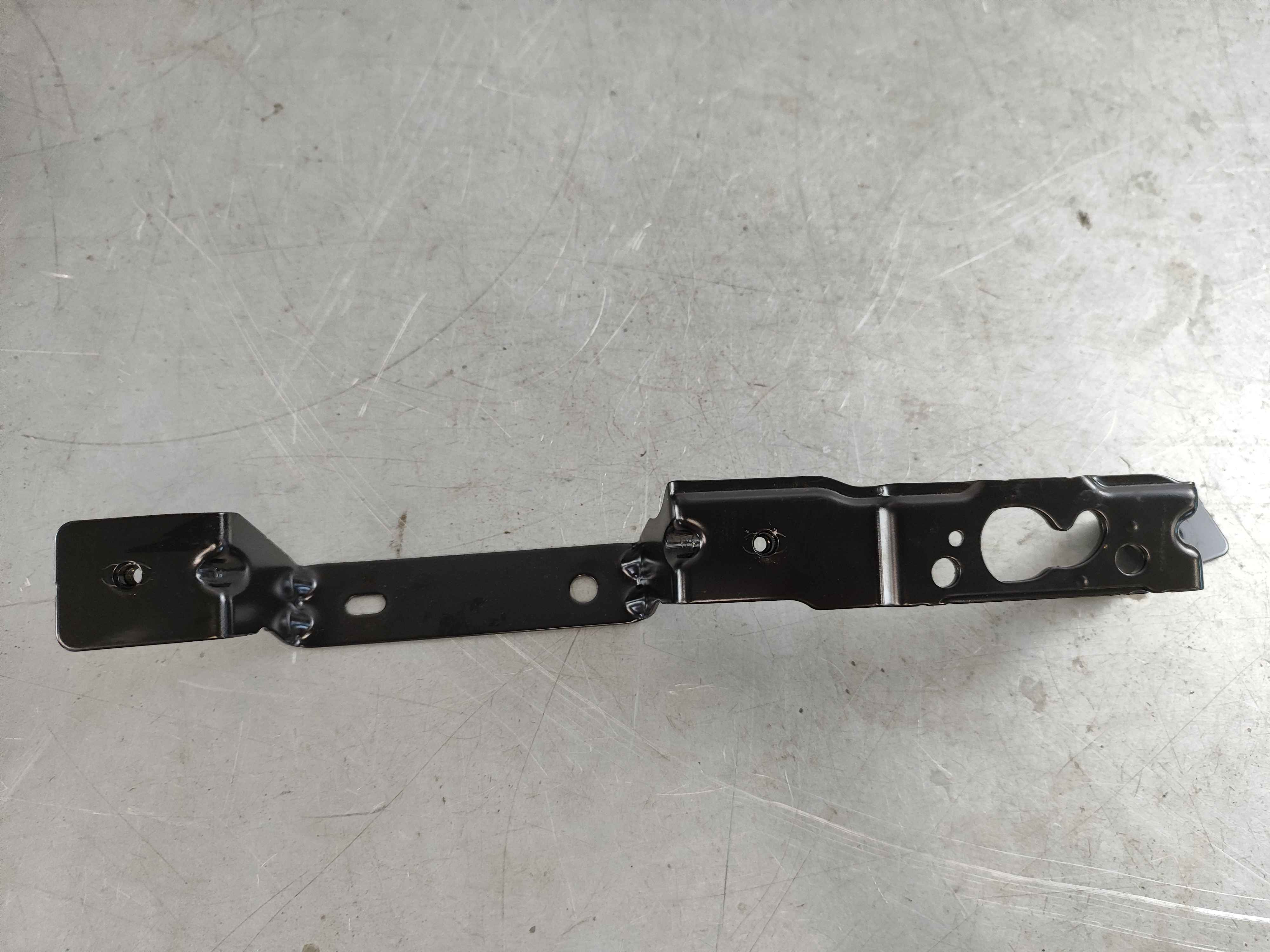 Bracket, right, rear (XC60 (18-))