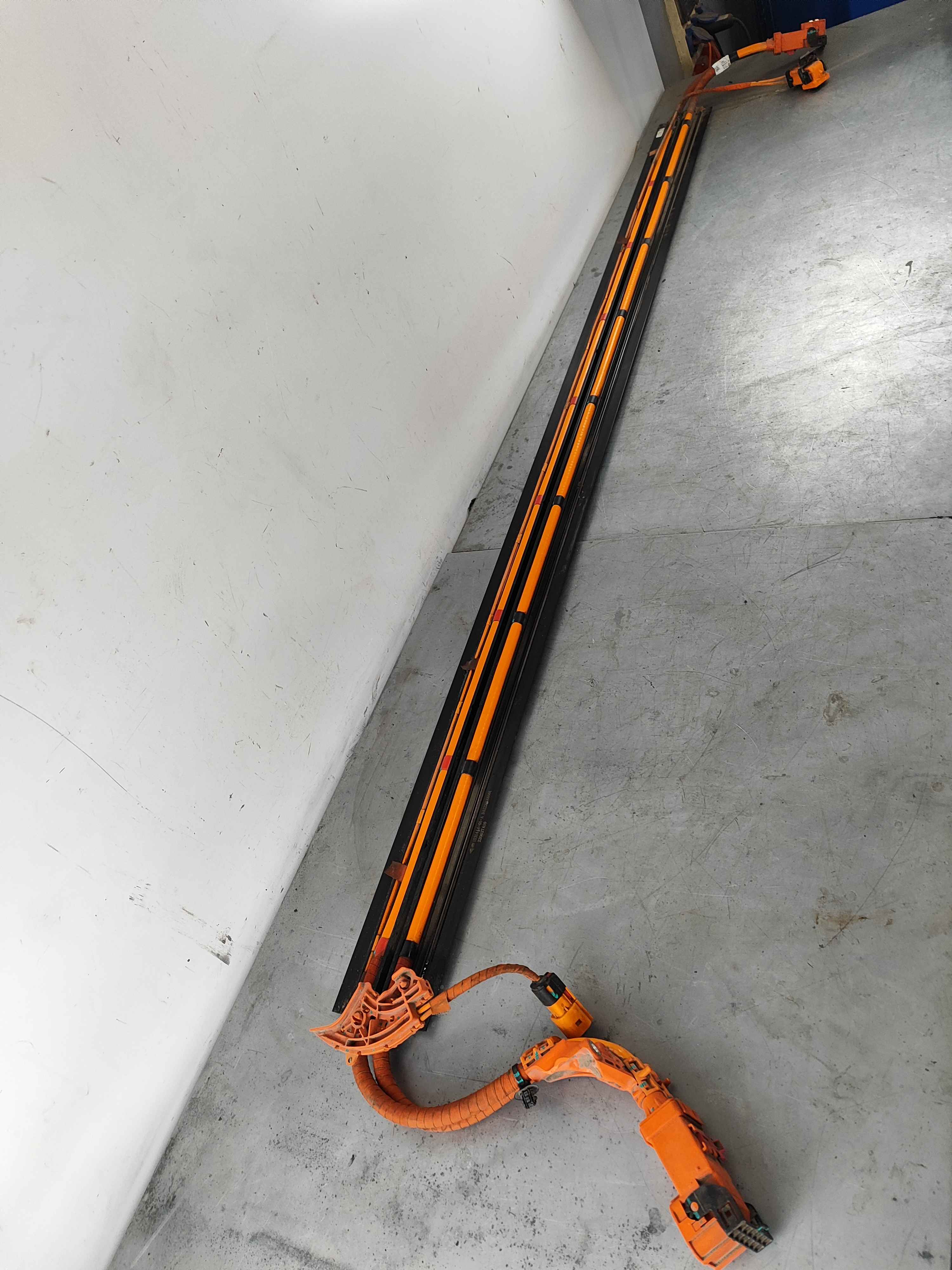 Tesla 110900300F