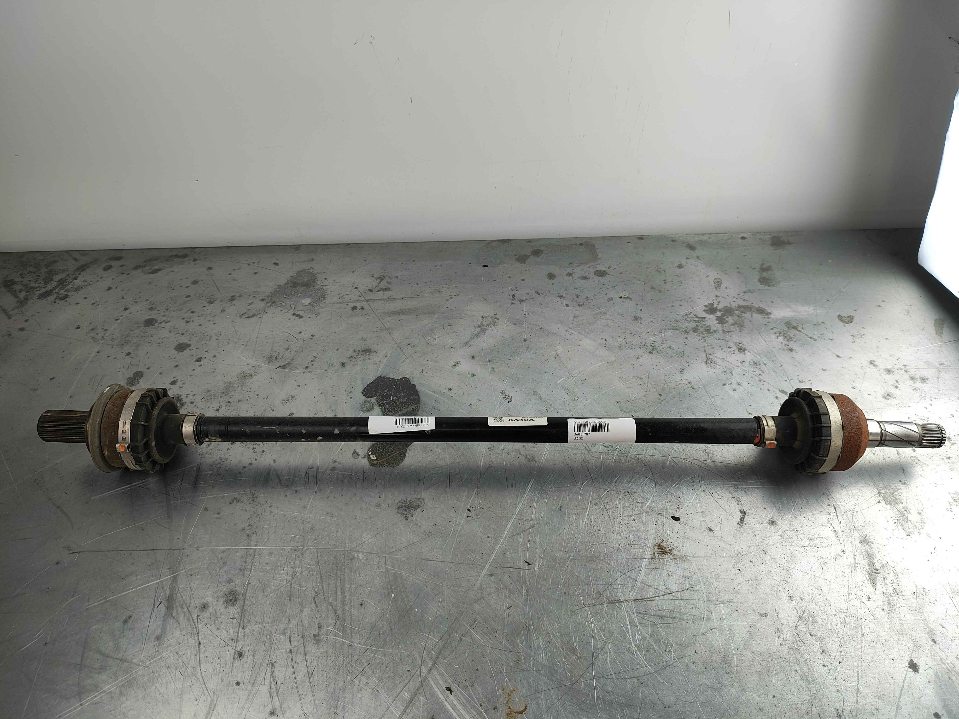 Axle shaft exch EXCH FOR 31325816 31437939 32336254 32336227 Rear Rear bellows kit cannot be serviced. The entire drive shaft must be replaced.