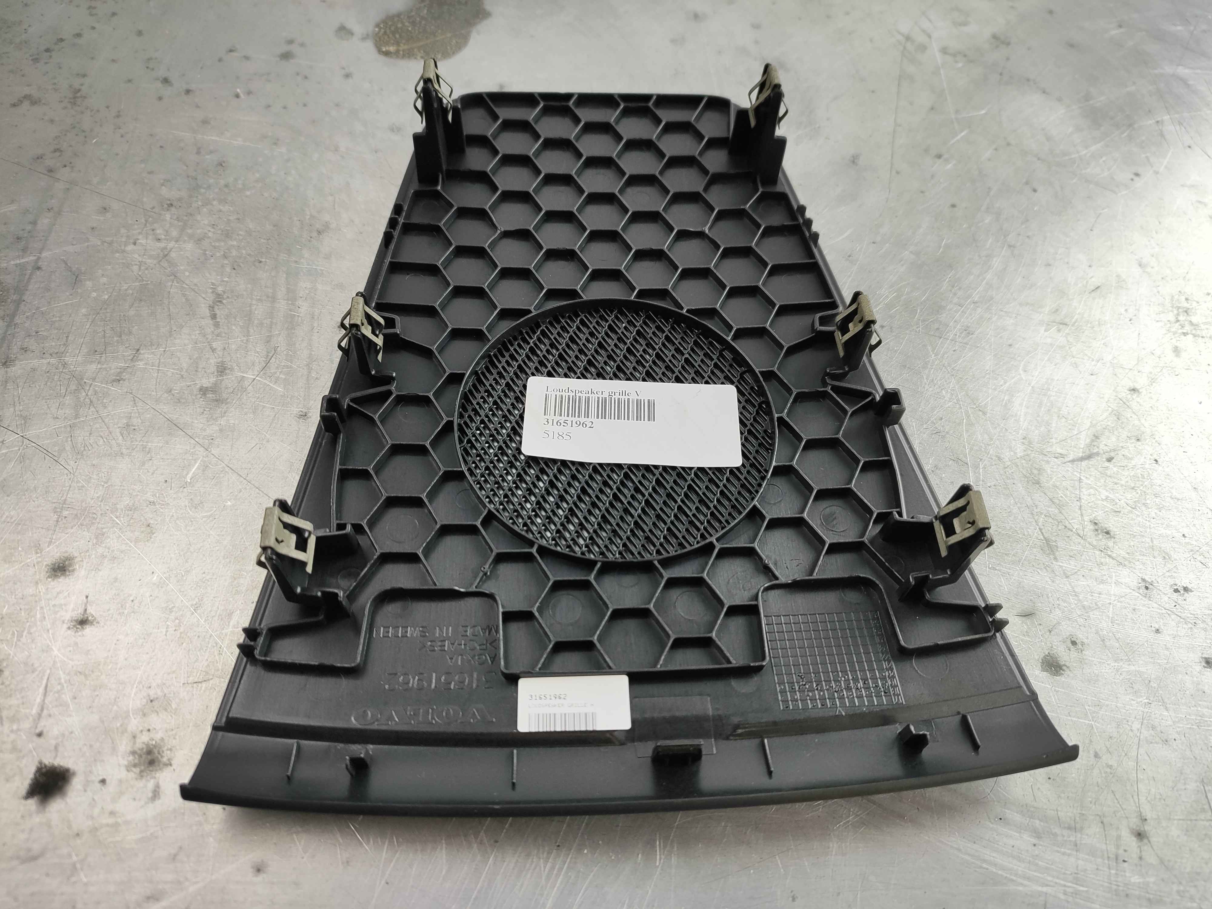 Loudspeaker grille Variant code: K504.