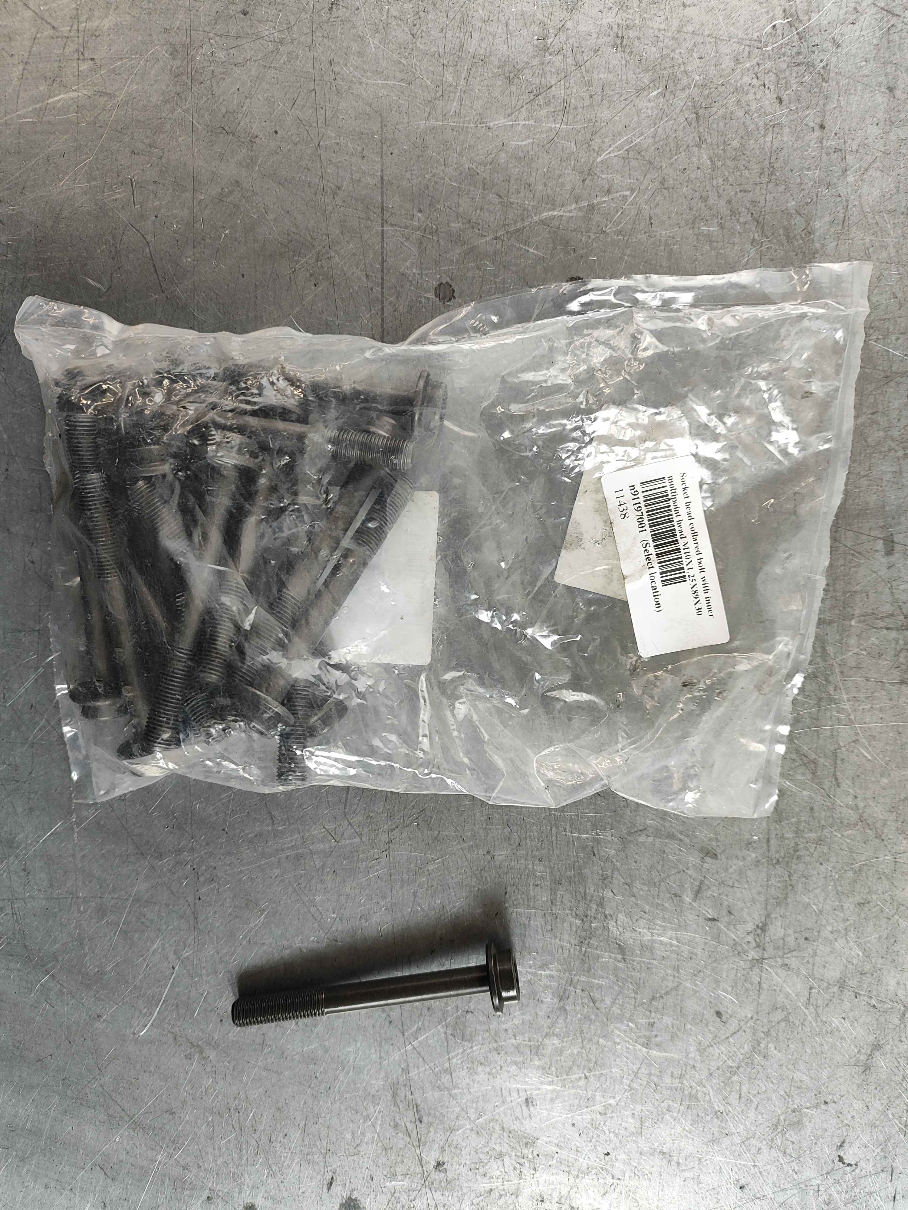 Socket head collared bolt with inner multipoint head M10X1,25X89X30