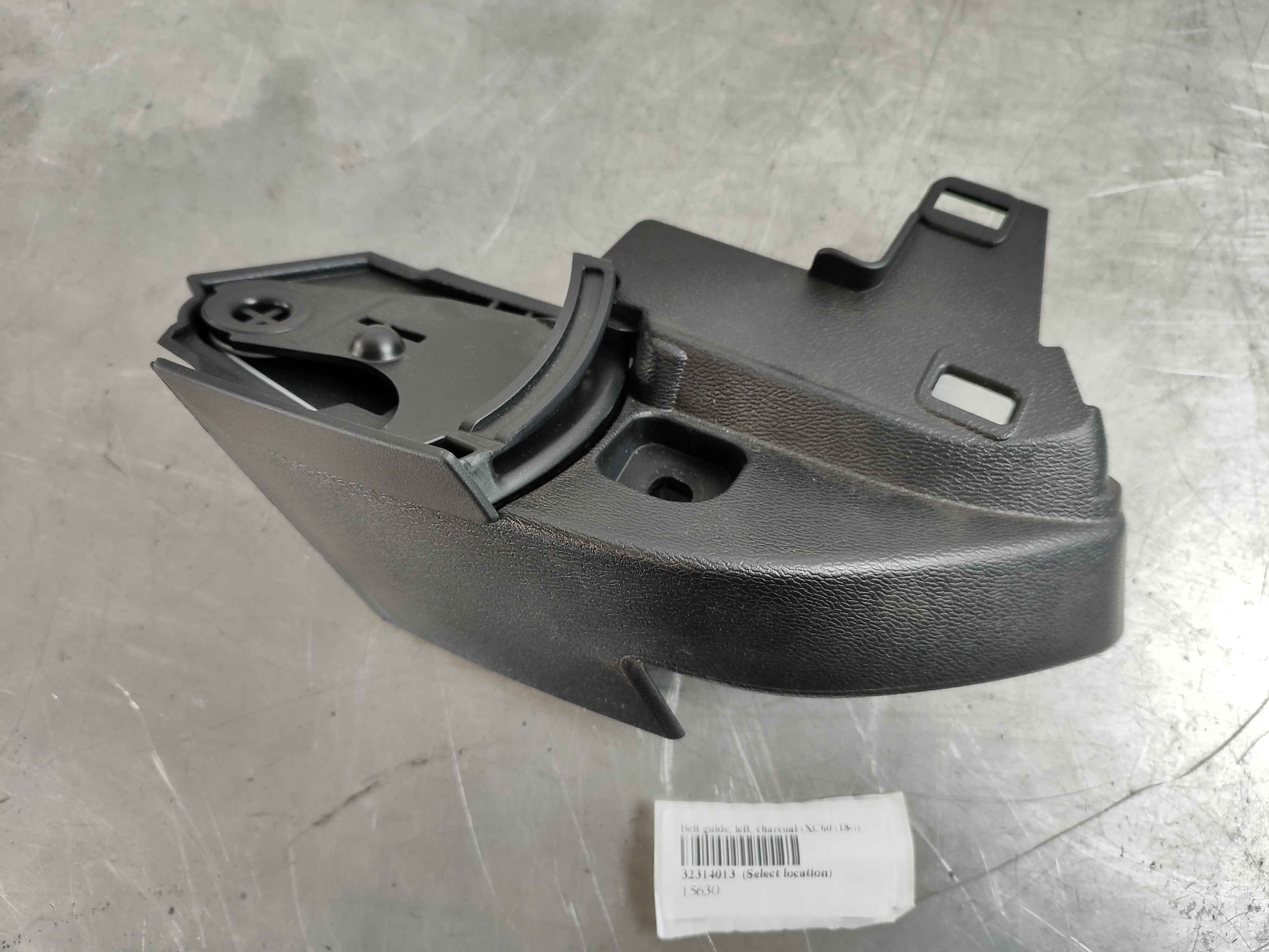 Belt guide, left, charcoal (XC60 (18-))