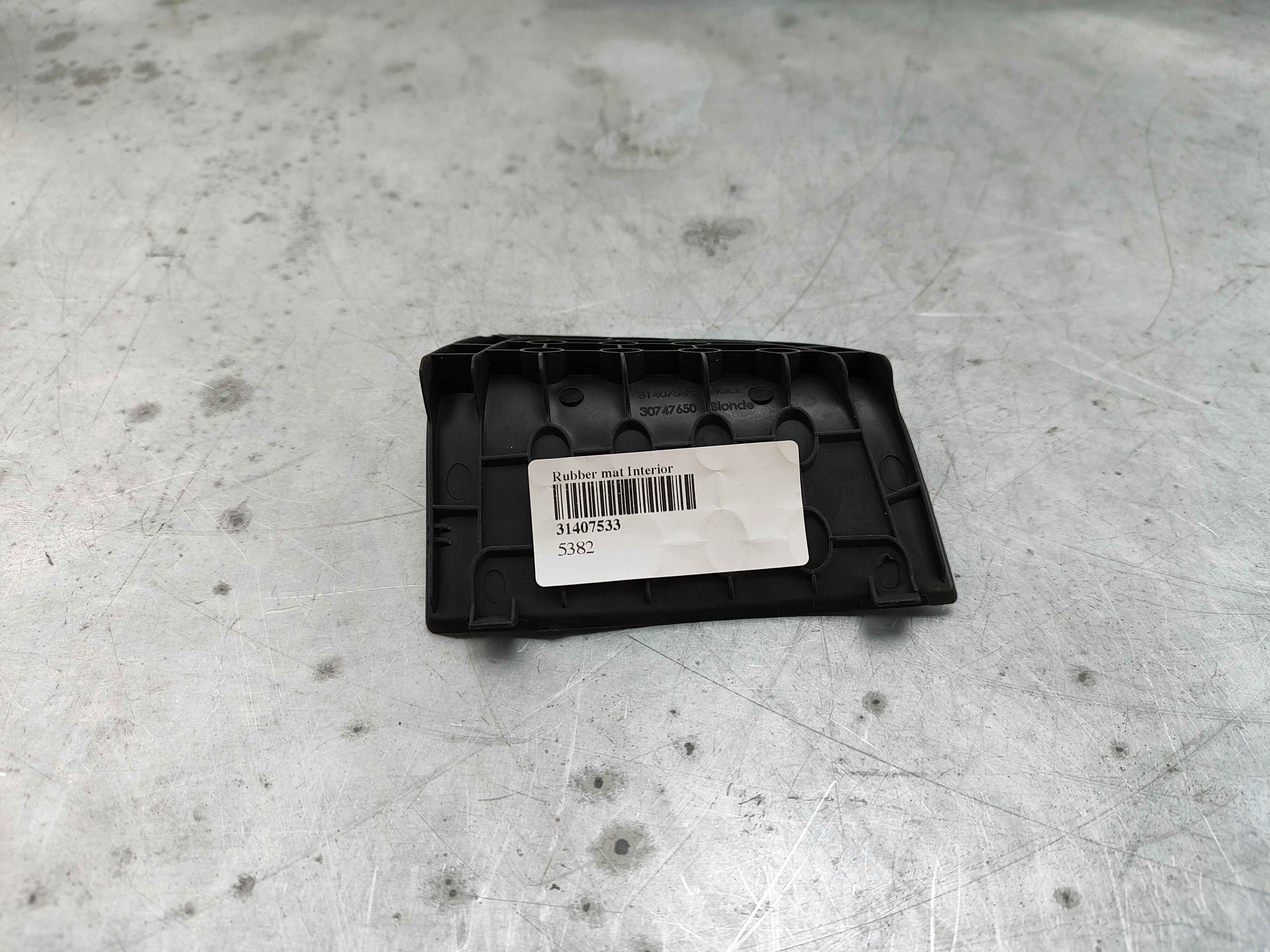 Rubber mat Interior code: R300. right handle
