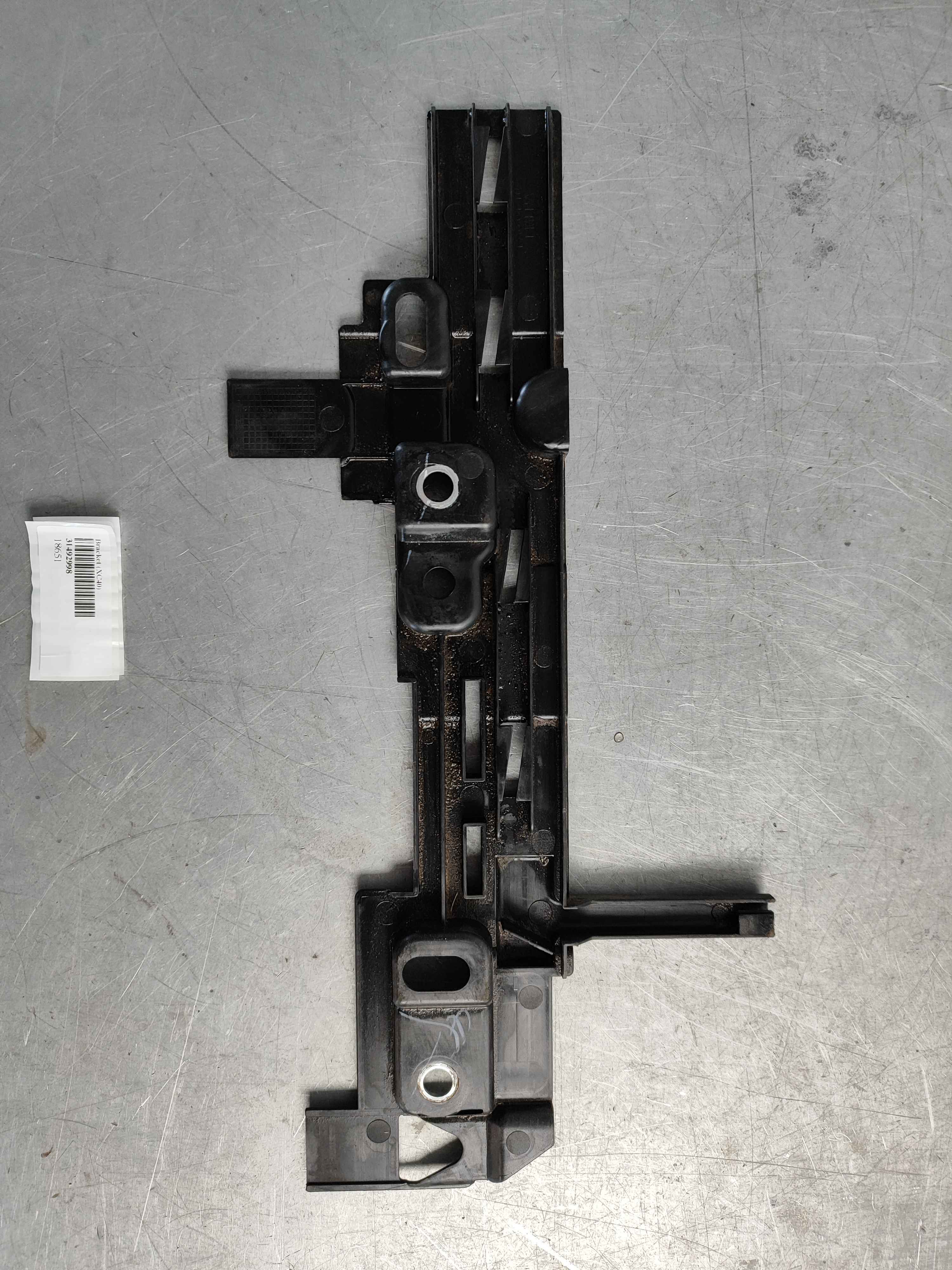 Bracket (XC40)