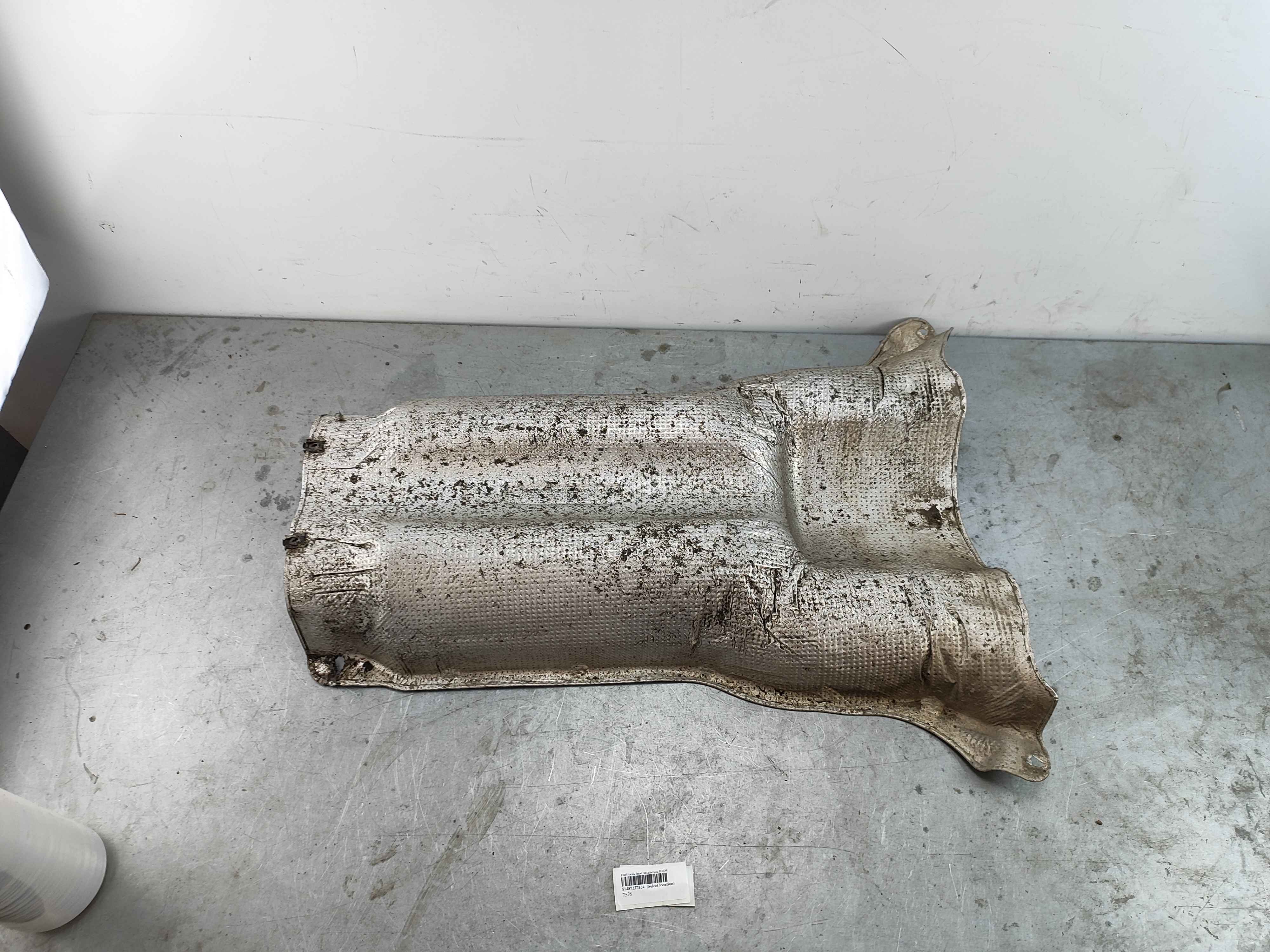 Fuel tank heat insulation BMW
