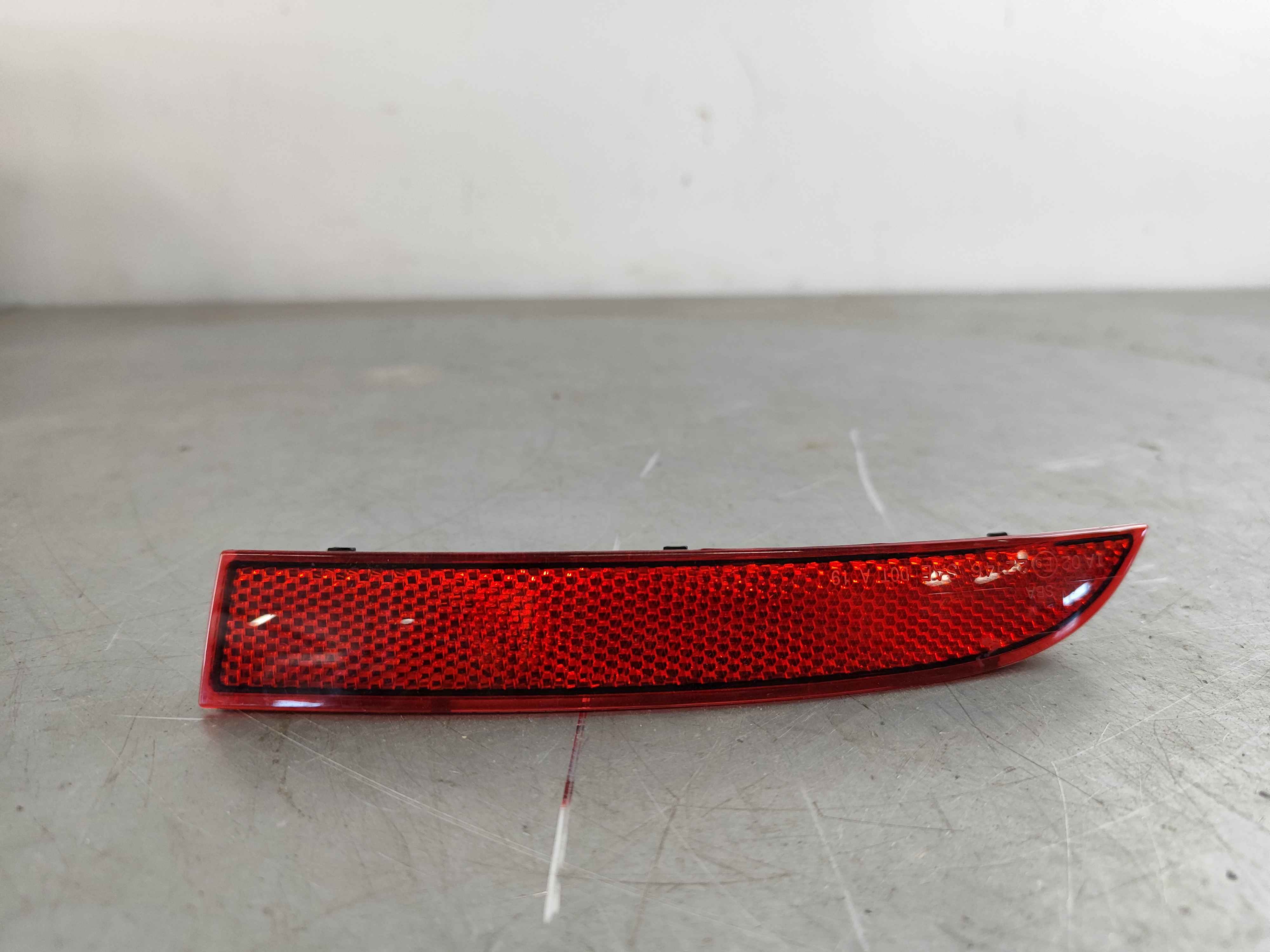 Rear light reflector