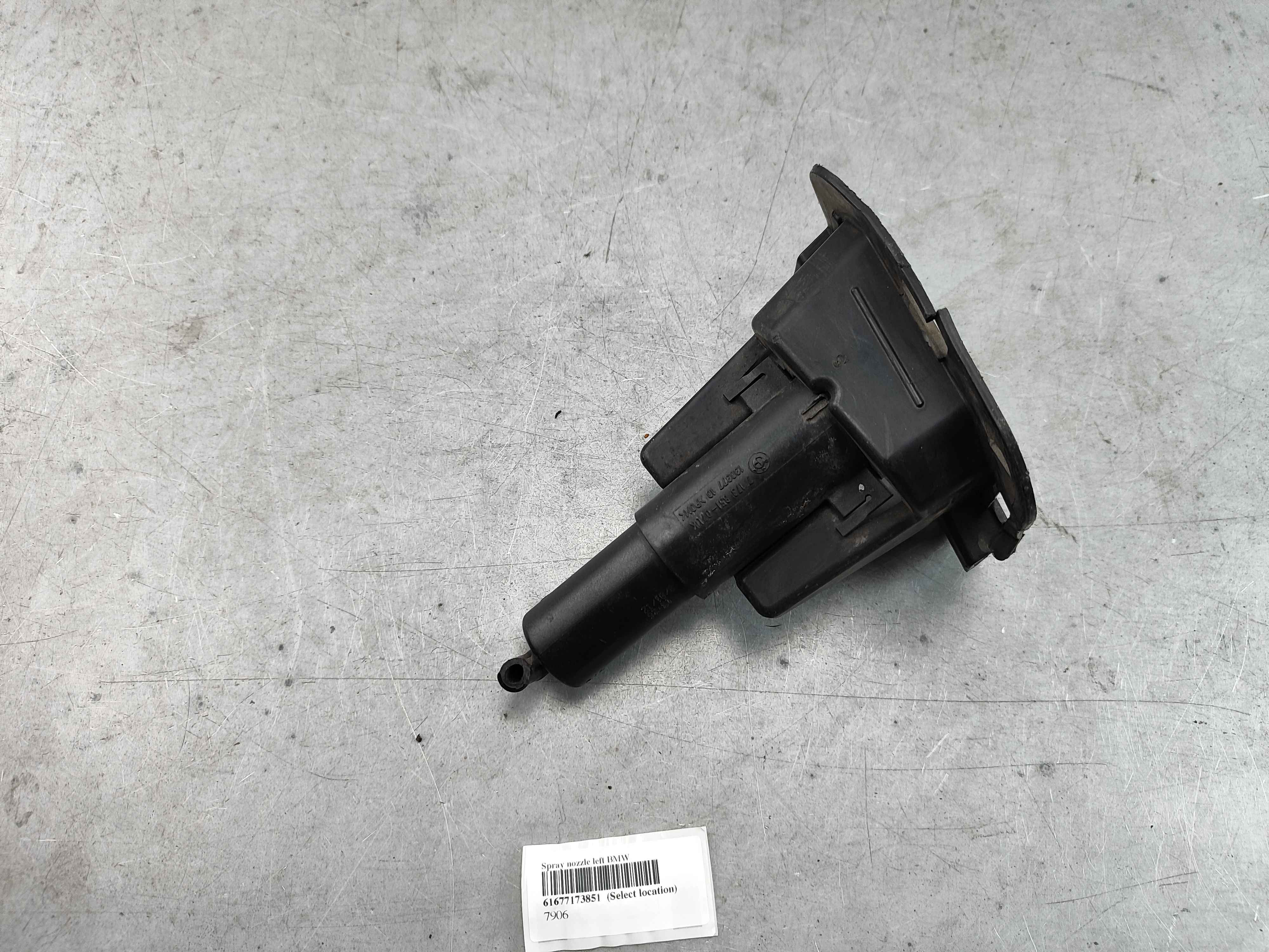 Spray nozzle left BMW