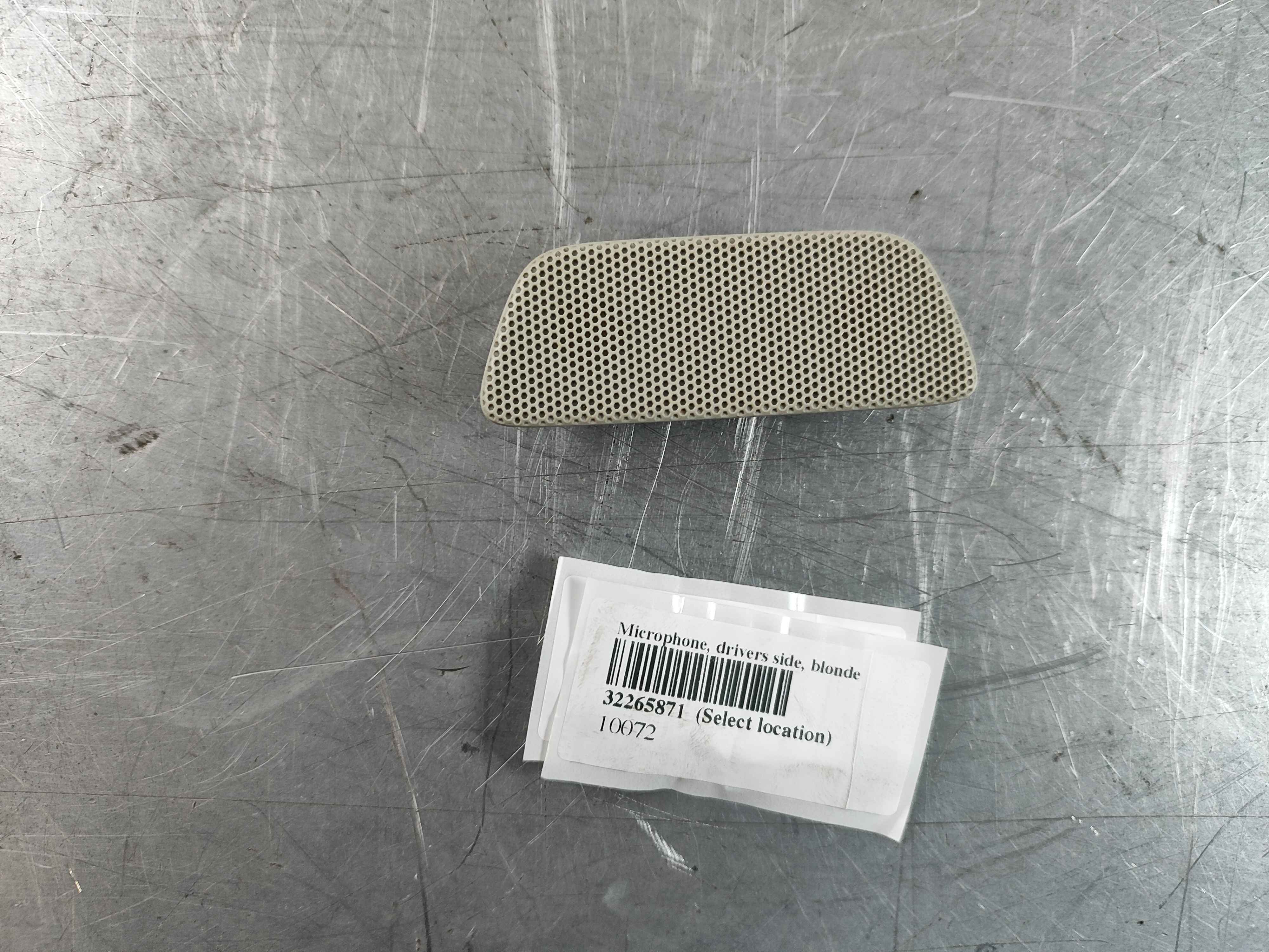 Microphone, drivers side, blonde