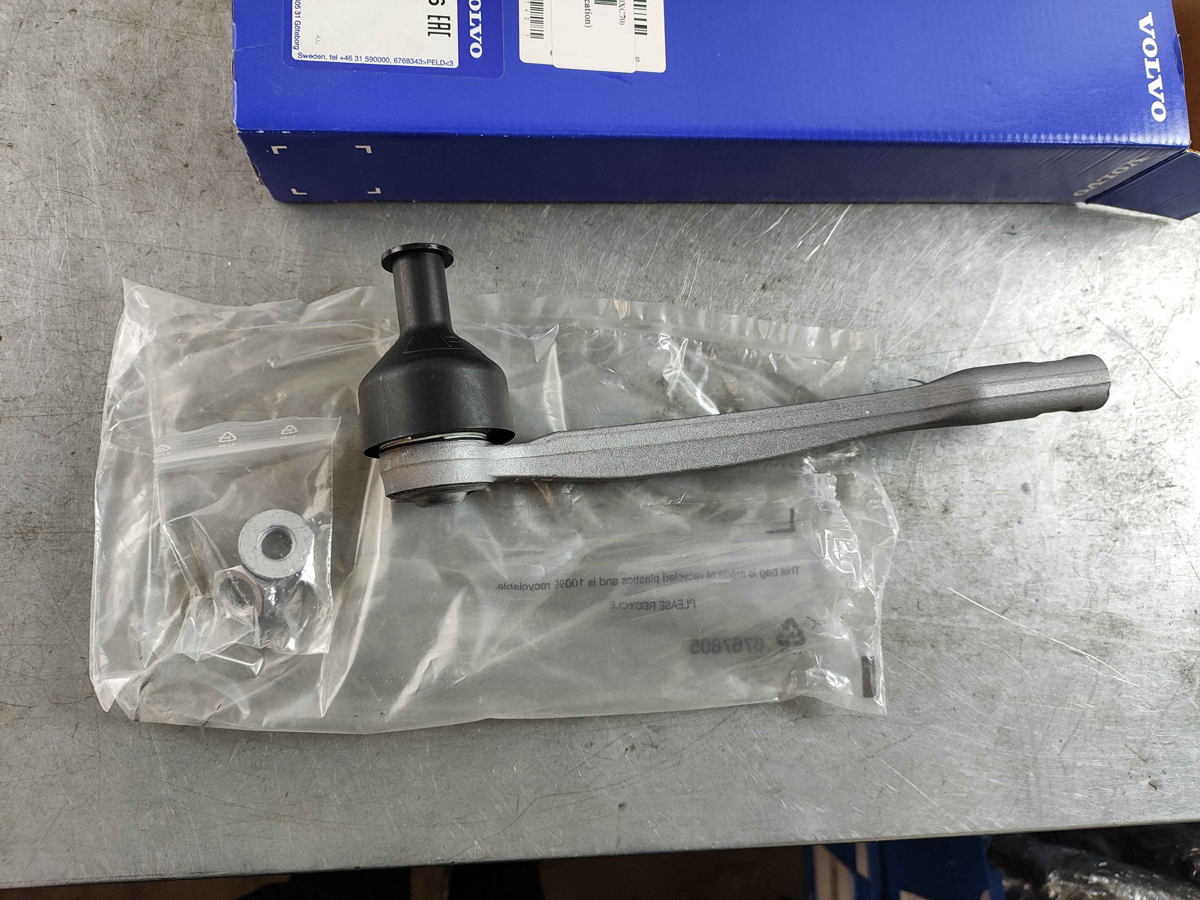 Ball joint kit, left (V70|XC70)