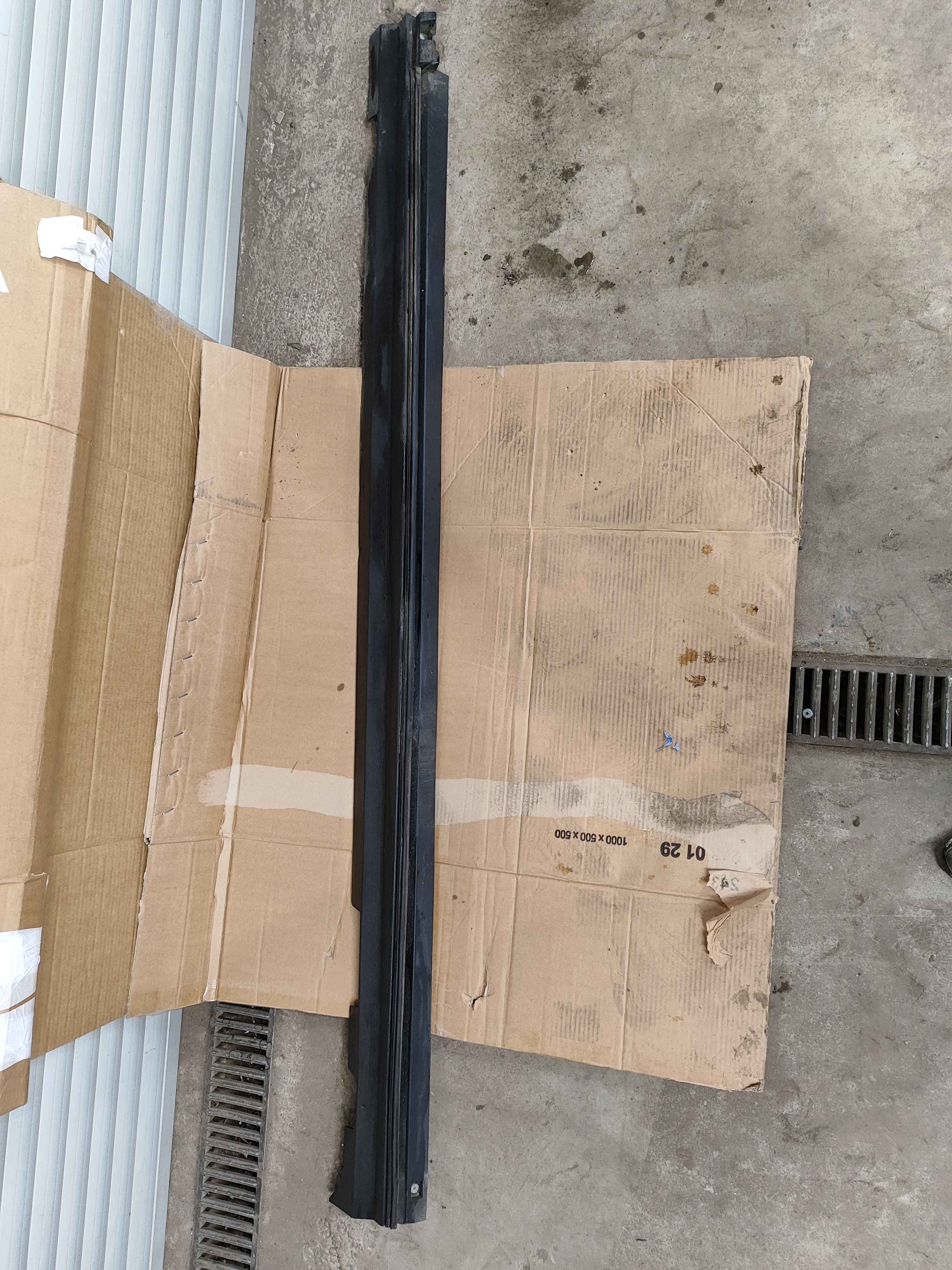 Dirt deflector moulding, left (XC40|C40)