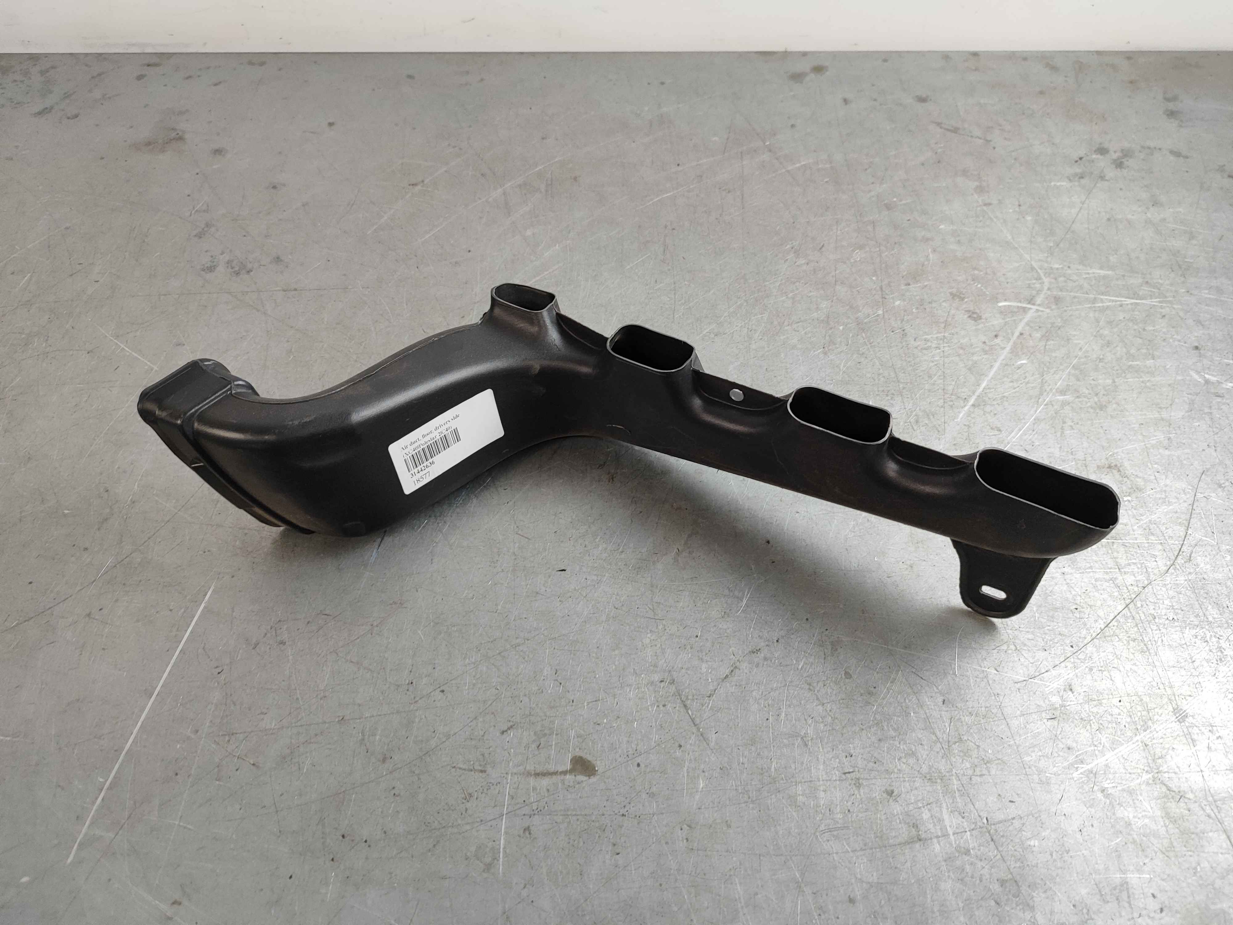 Air duct, floor, drivers side (XC40|Polestar 2|C40)