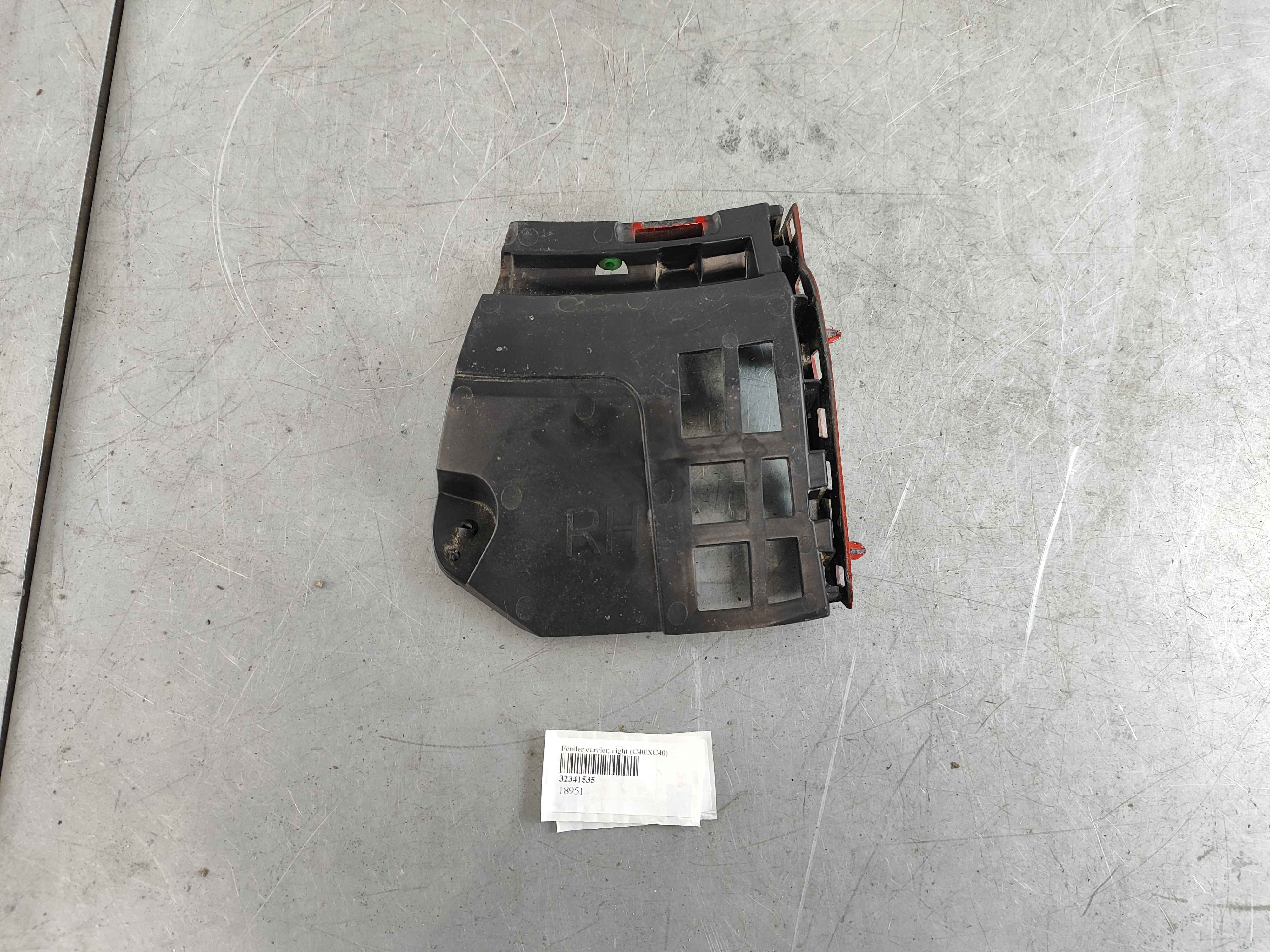 Fender carrier, right (C40|XC40)
