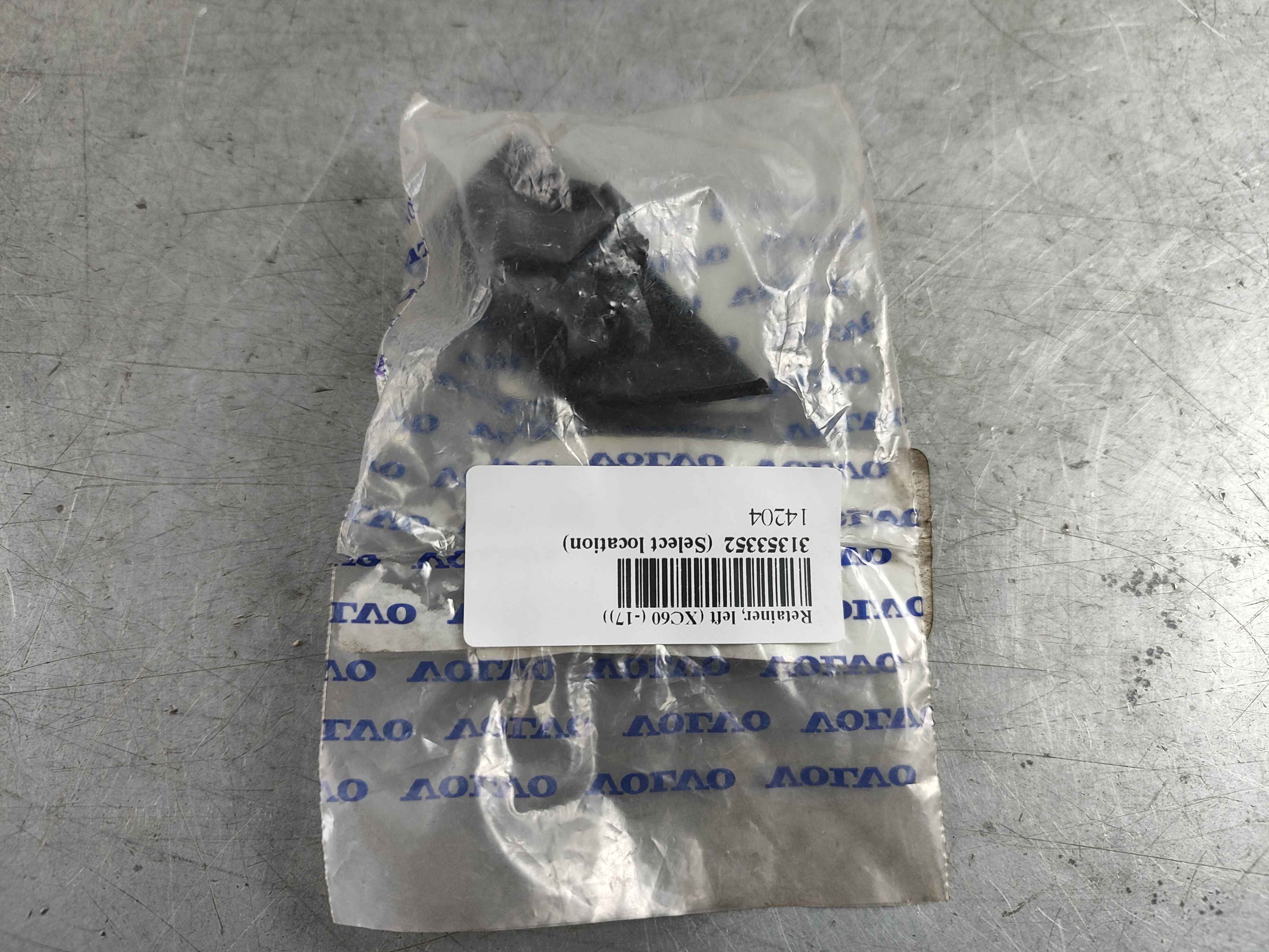 Retainer, left (XC60 (-17))