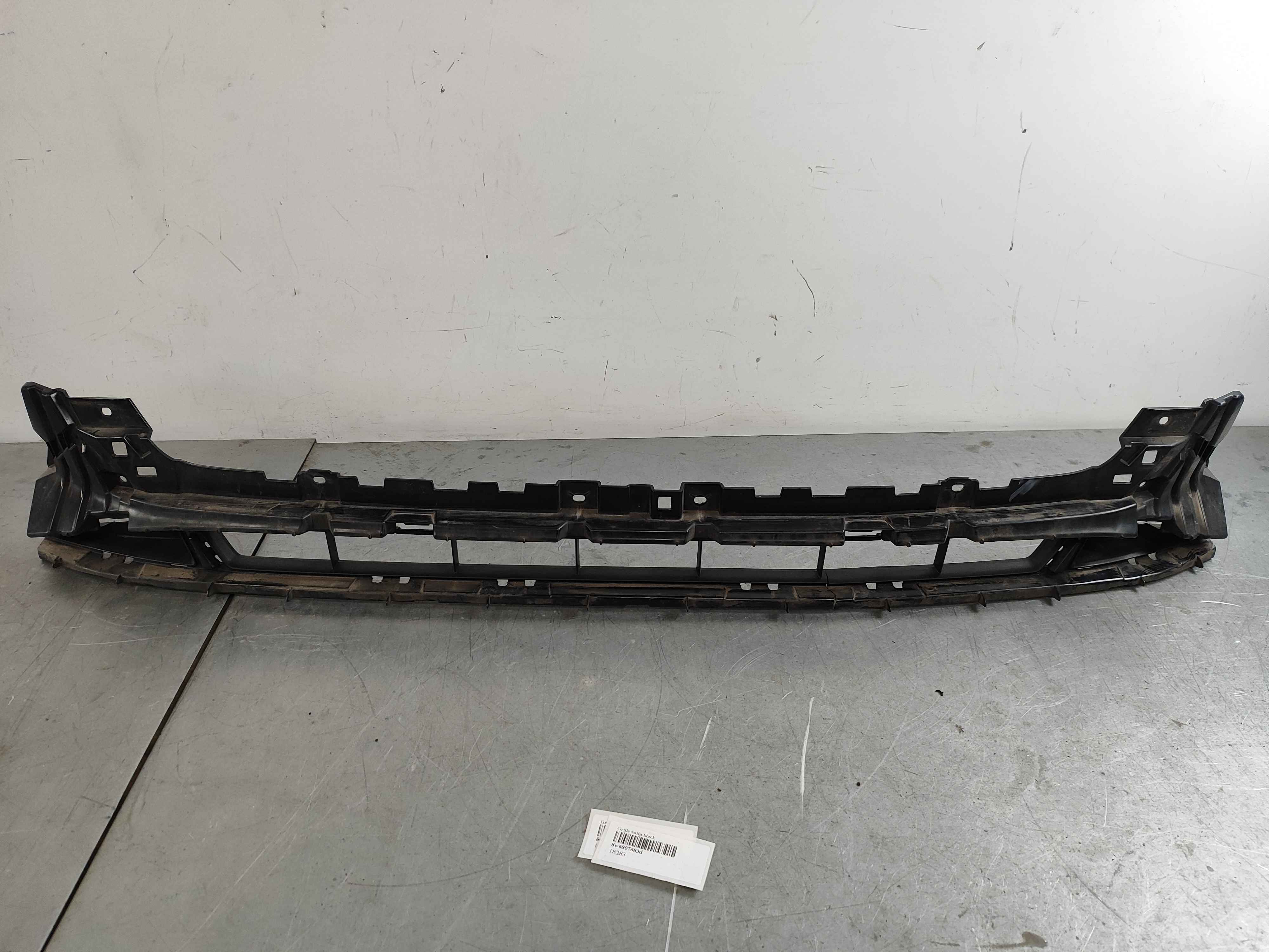 Grille Satin black